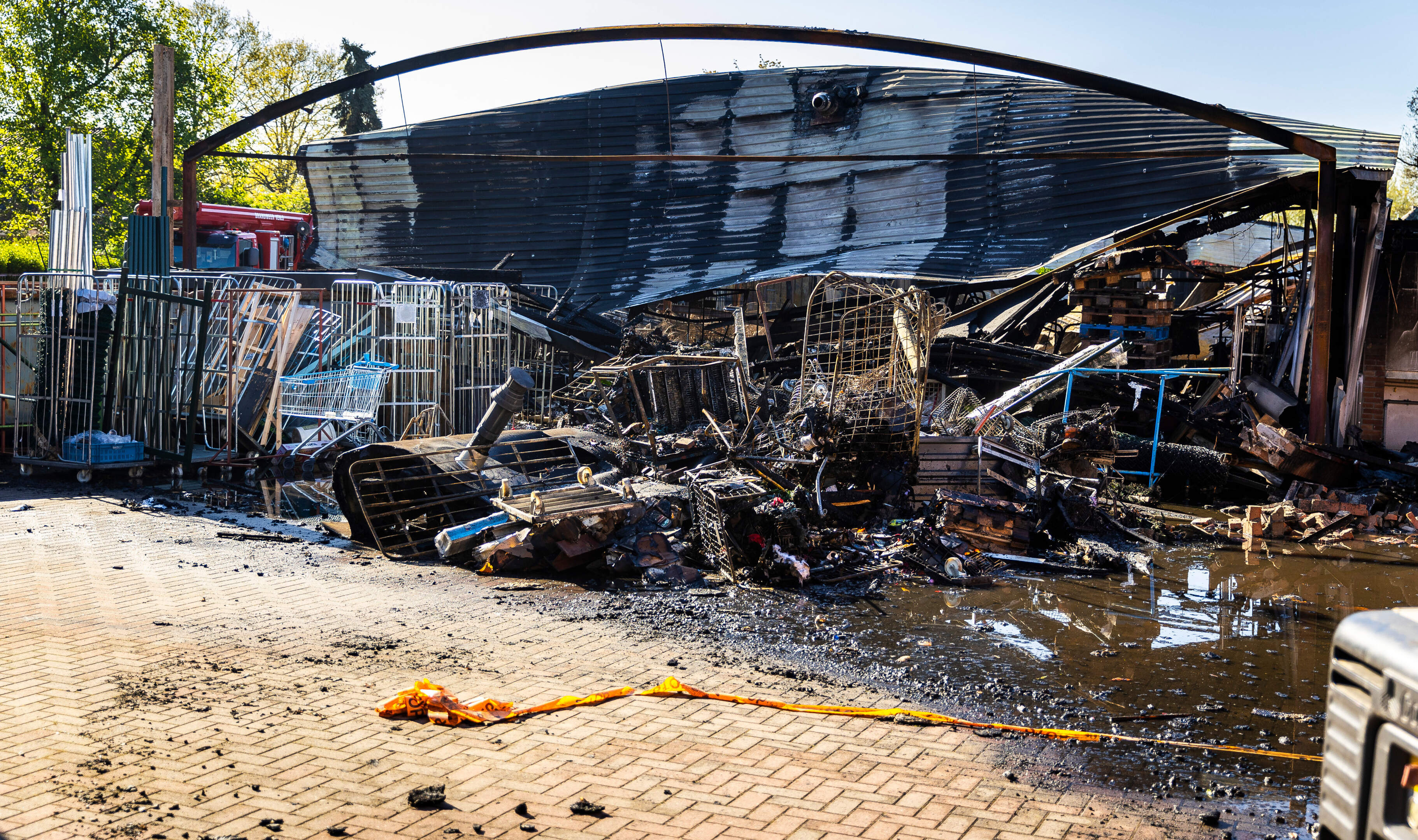 Eigenaren afgebrande kringloopwinkel Sevenum in shock: ‘Negen jaar aan levenswerk is weg’
