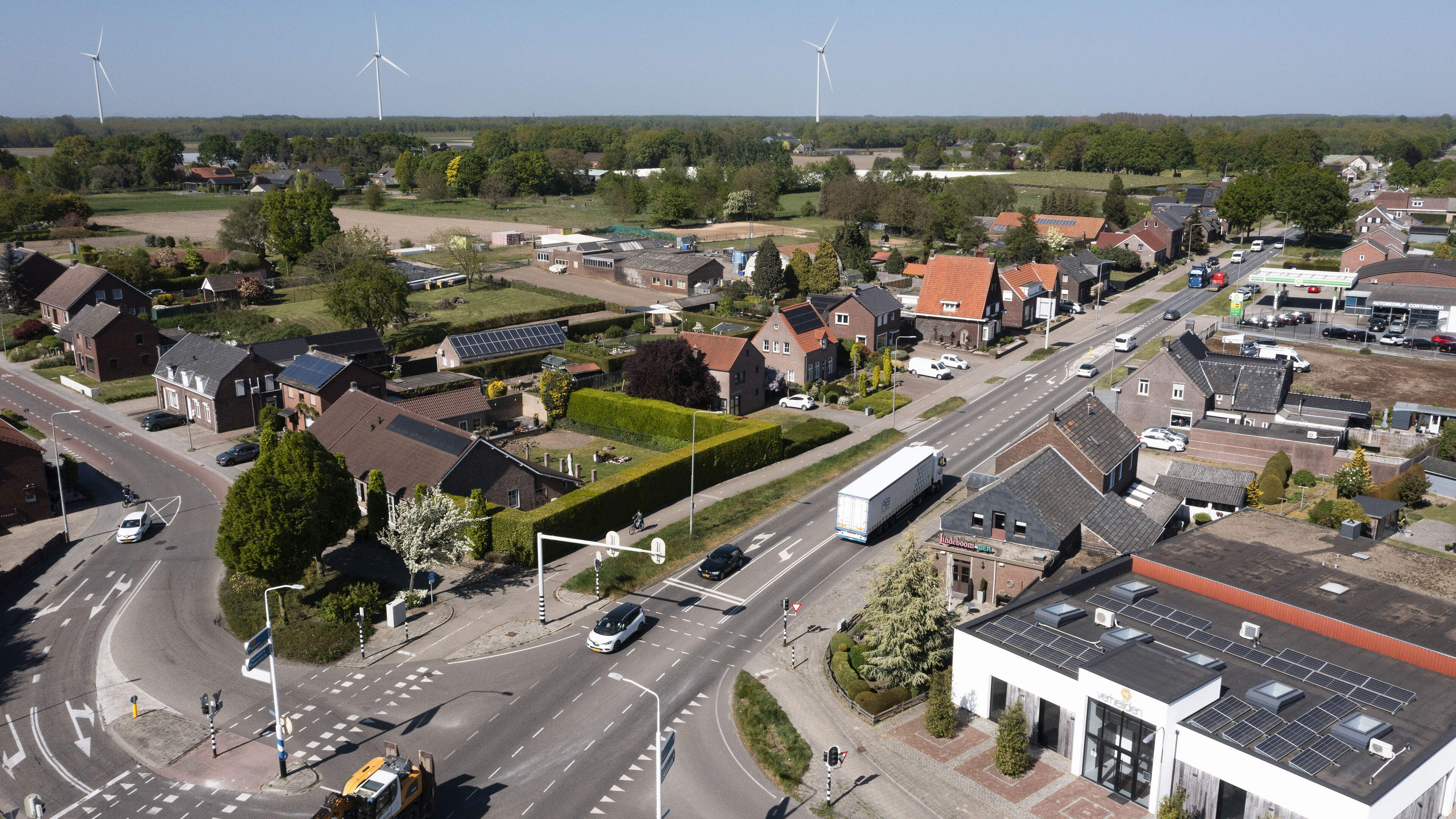 Gesprek met vijftig omwonenden Napoleonsweg Neer over kopen stukjes grond voor reconstructie