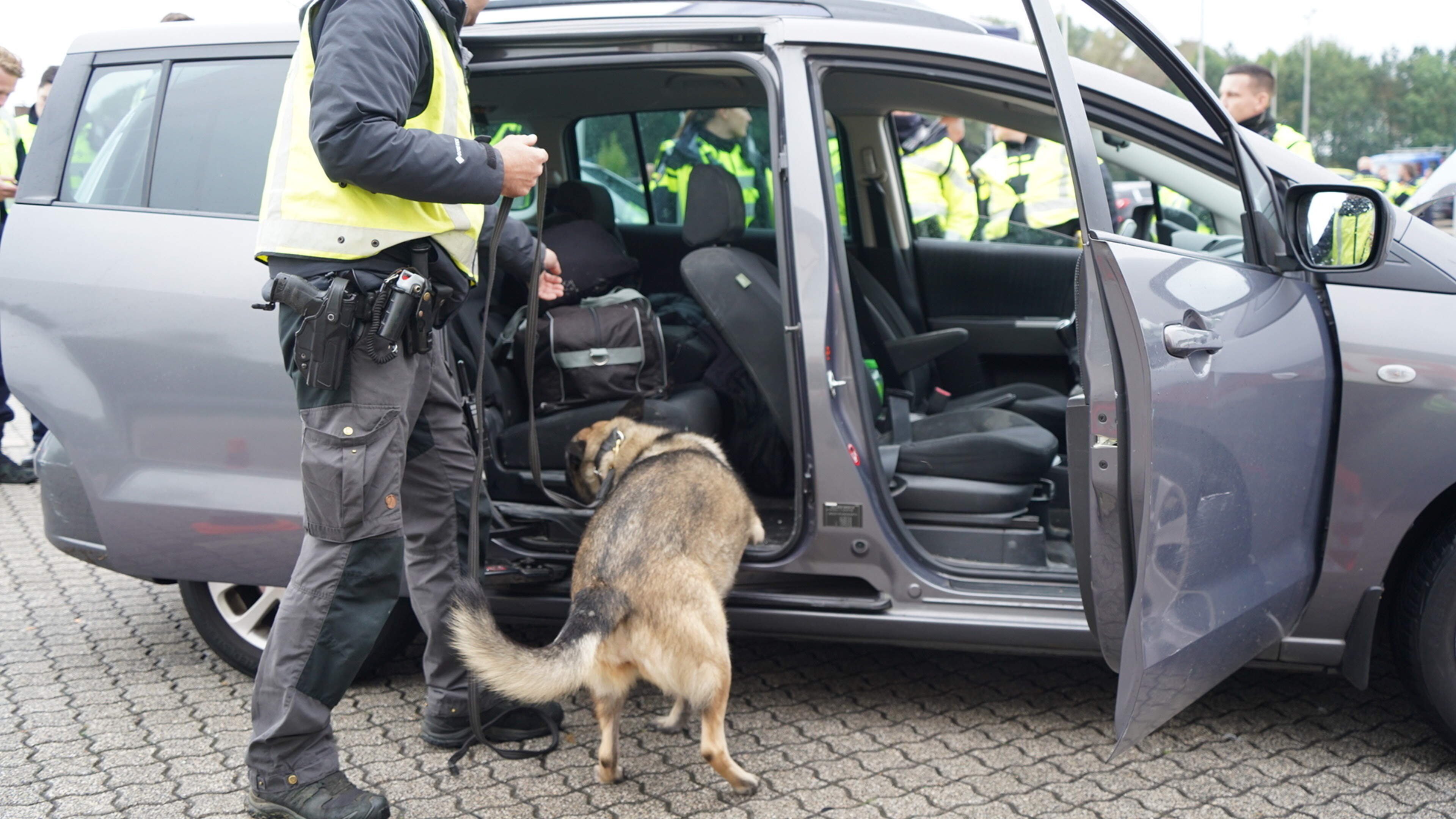 Tientallen bekeuringen bij urenlange politiecontrole op A77 bij Siebengewald: van boksbeugel in auto