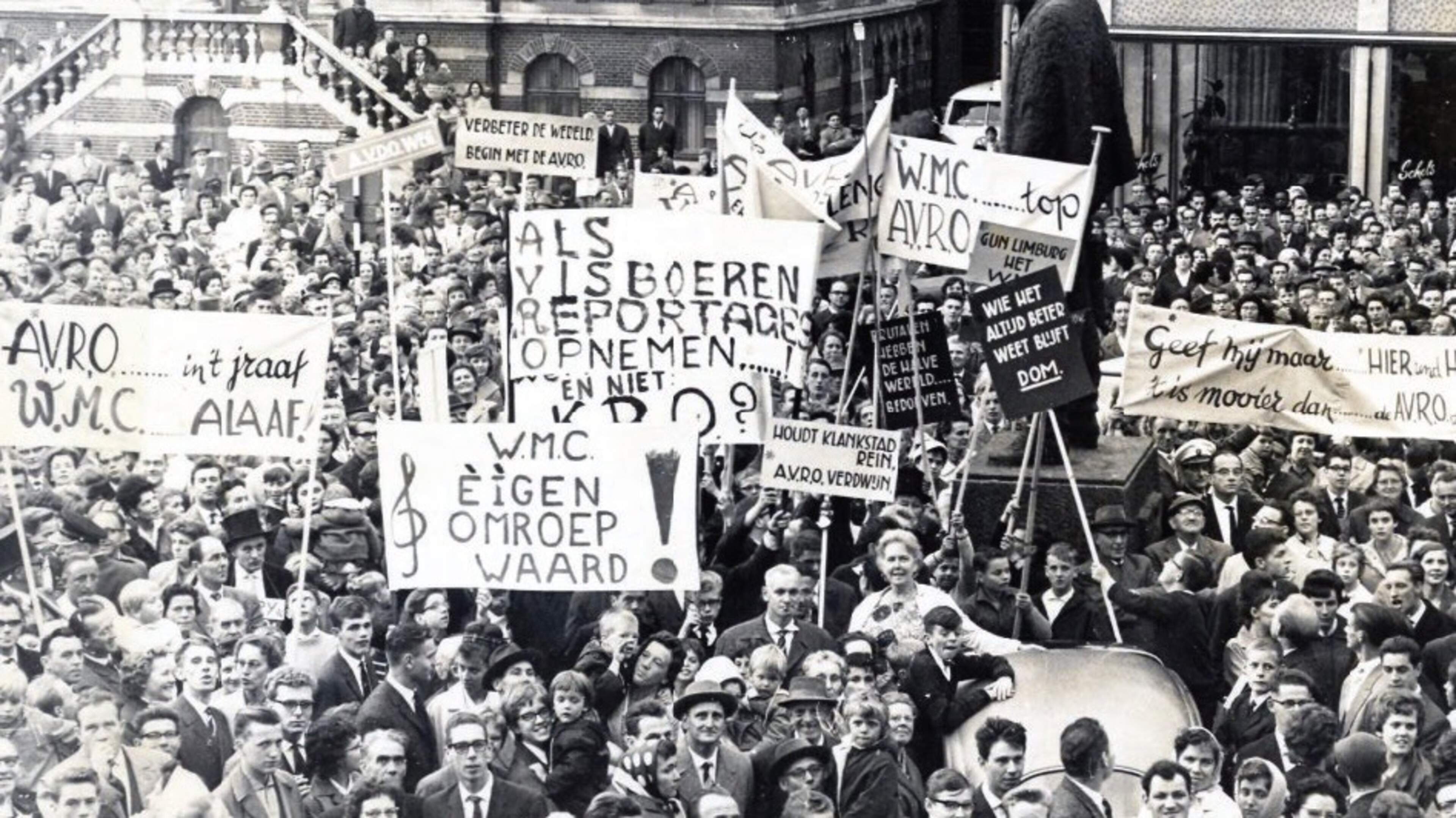 Volkswoede vanwege tv-reportage die WMC wegzet als hoempapa-feestje: hoe de Markt in Kerkrade in 196