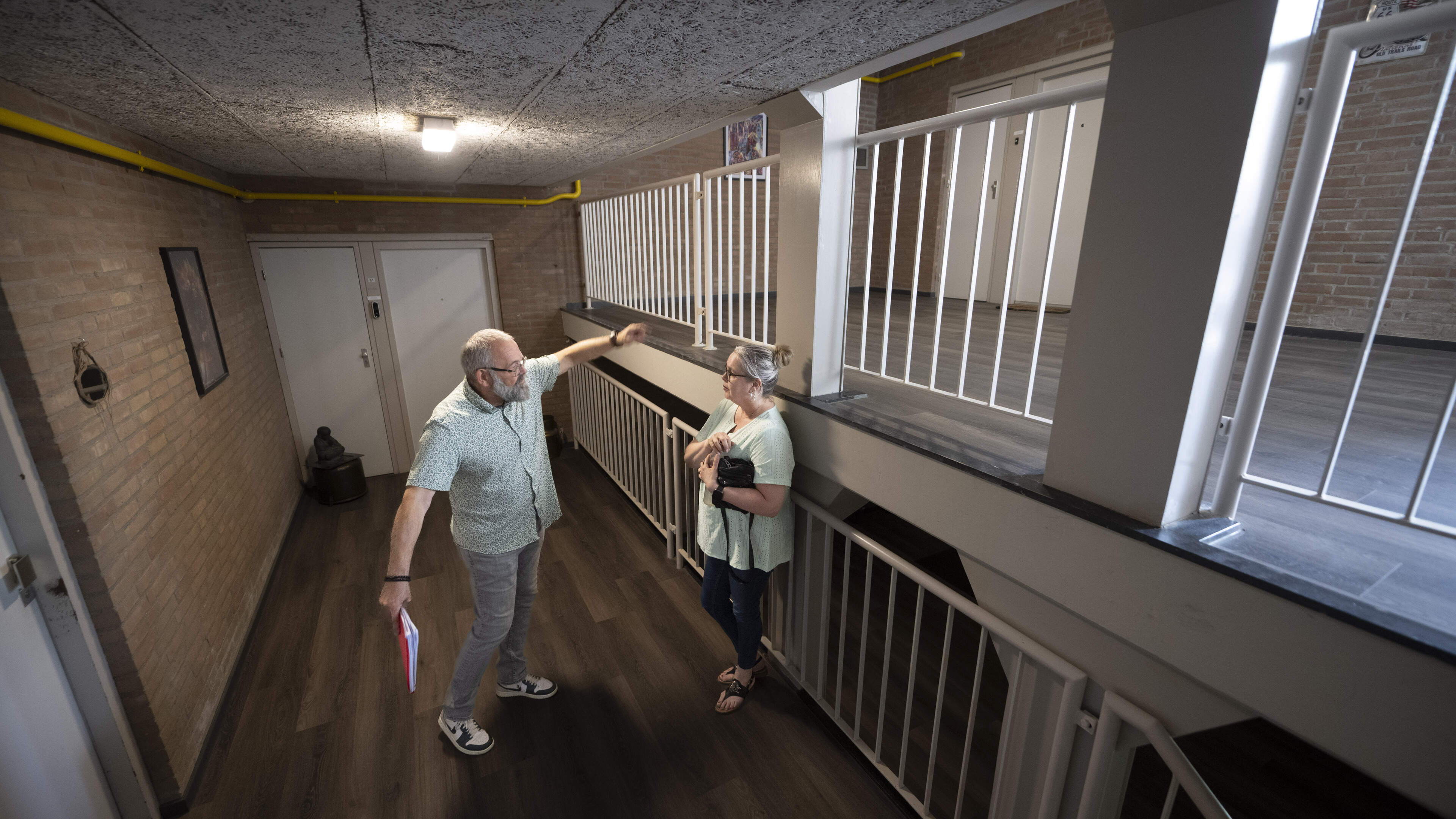 Ook in Maastricht brandveilige, maar kale gangen, galerijen en liftportalen: ‘Gezelliger wordt het e