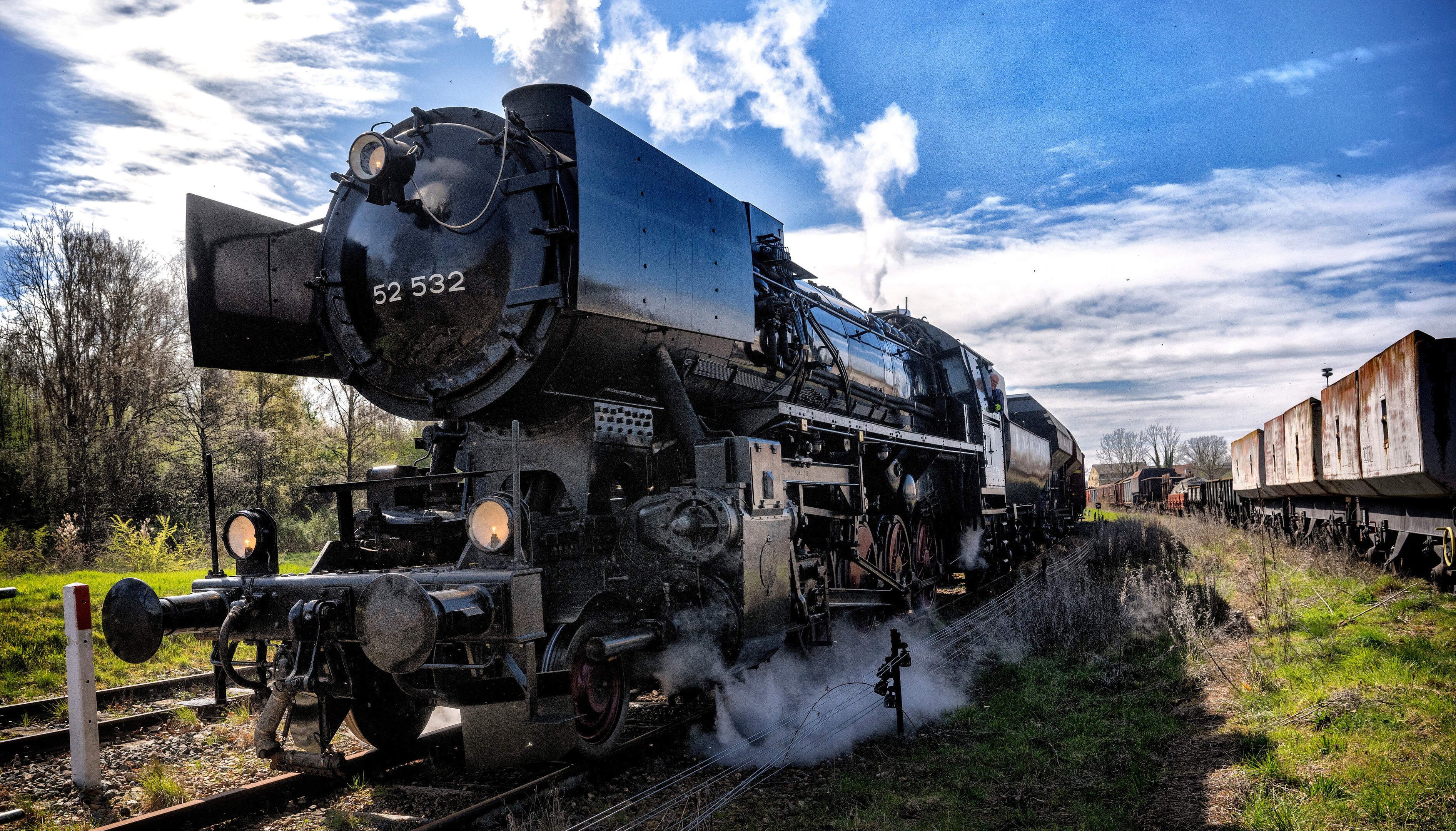 Miljoenenlijn Simpelveld stoomt toekomst in met gerenoveerde locomotief: ‘Alsof je de sleutels van e