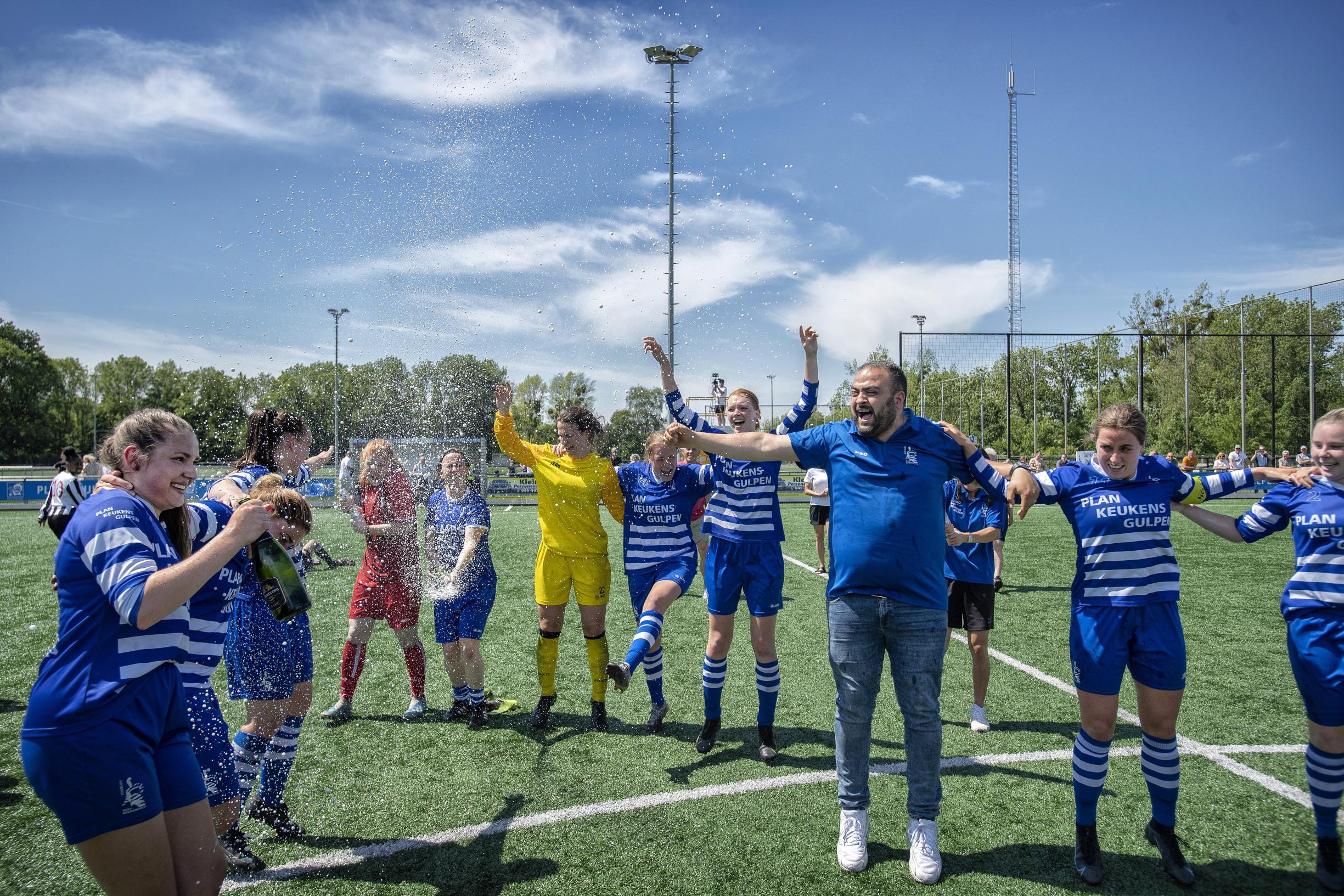 Wordt het doelpunt van Liv uit Oirsbeek het amateurvoetbalmoment van het jaar? ‘Toeval dat het is ge