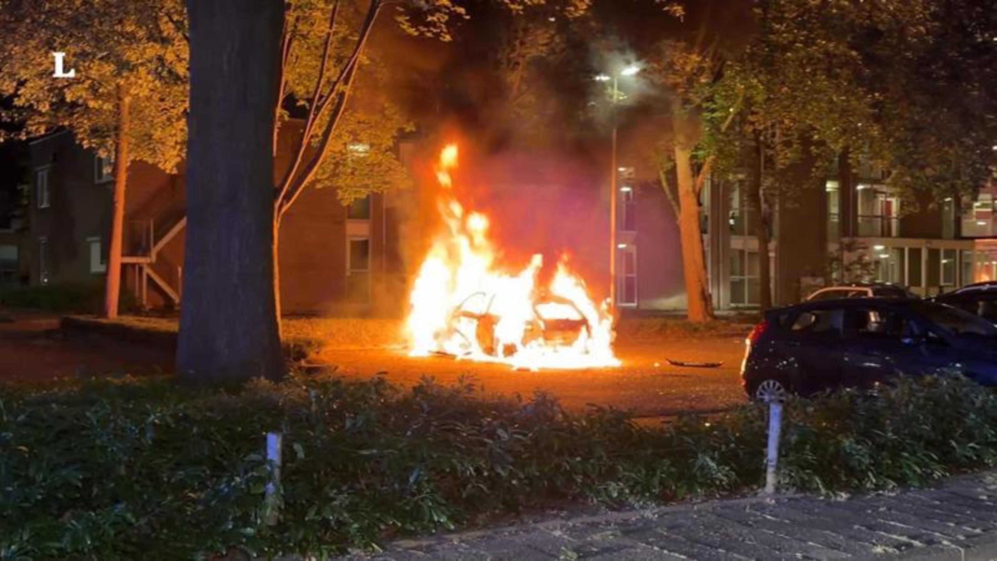 Auto volledig uitgebrand in Maastricht