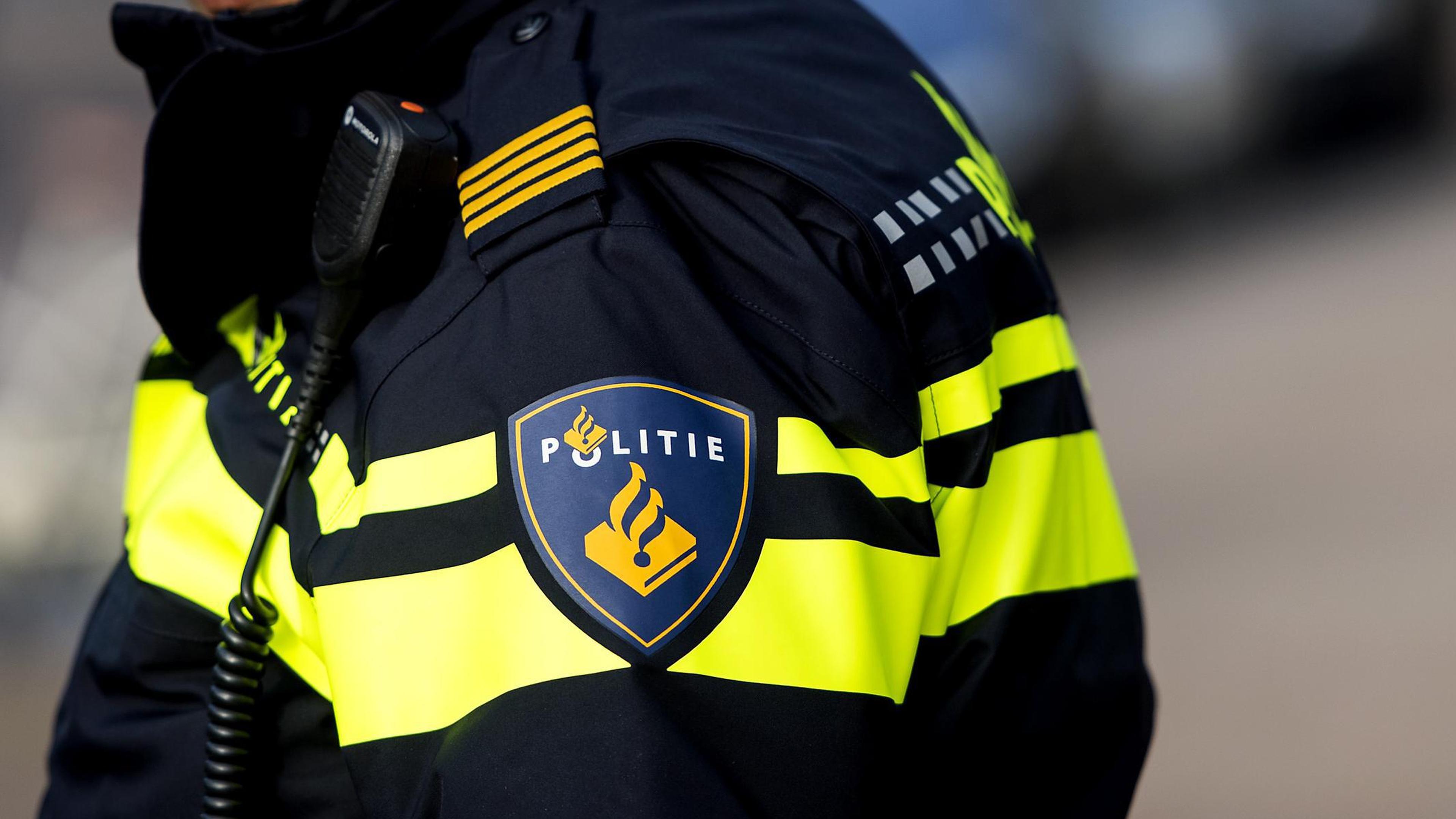 Twee voetgangers geschept door auto en gewond achtergelaten in Linne: ‘Voertuig en eigenaar aangetro