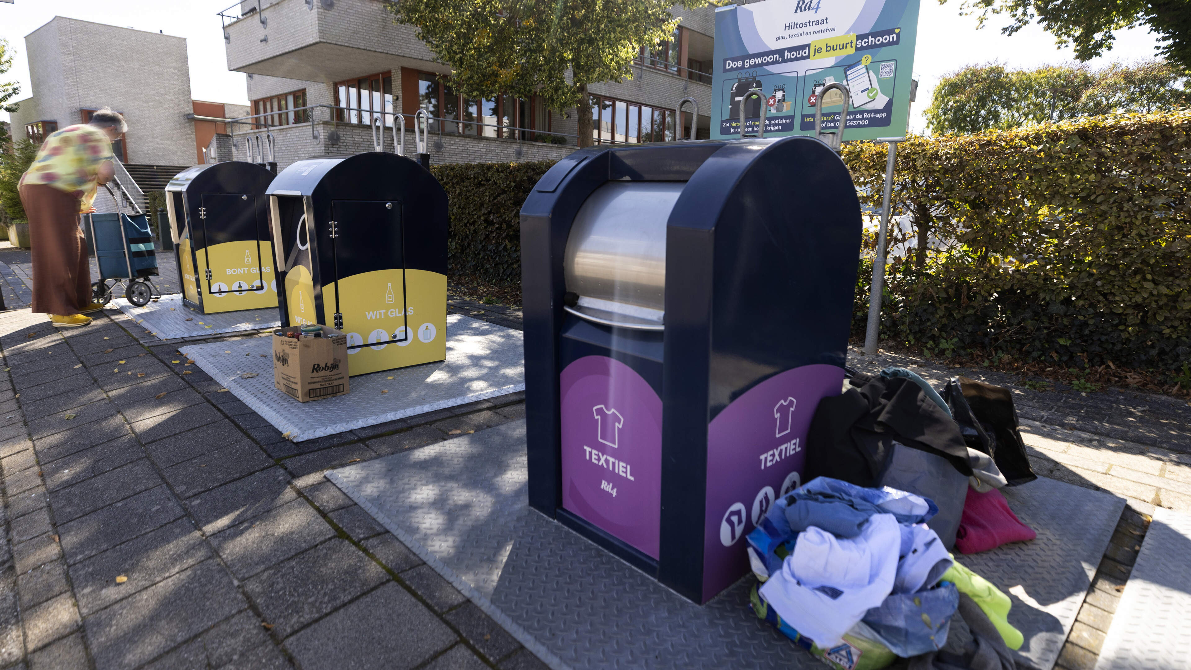 Nieuwe stickers en QR-codes bij containers in Parkstad: gaan die de afvaldumper stoppen?