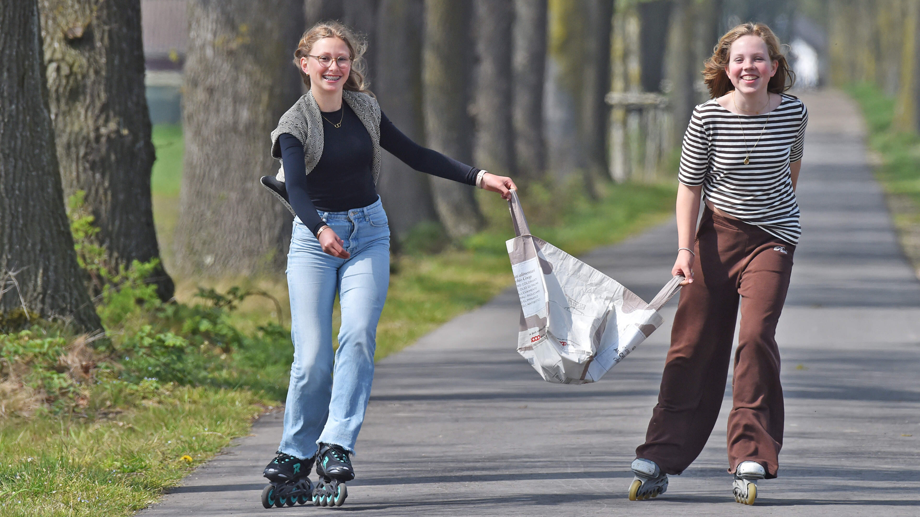 Linn (12) en Anne (13) uit Meijel skeeleren in 365 dagen bijna 5500 kilometer voor goed doel: ‘Sport