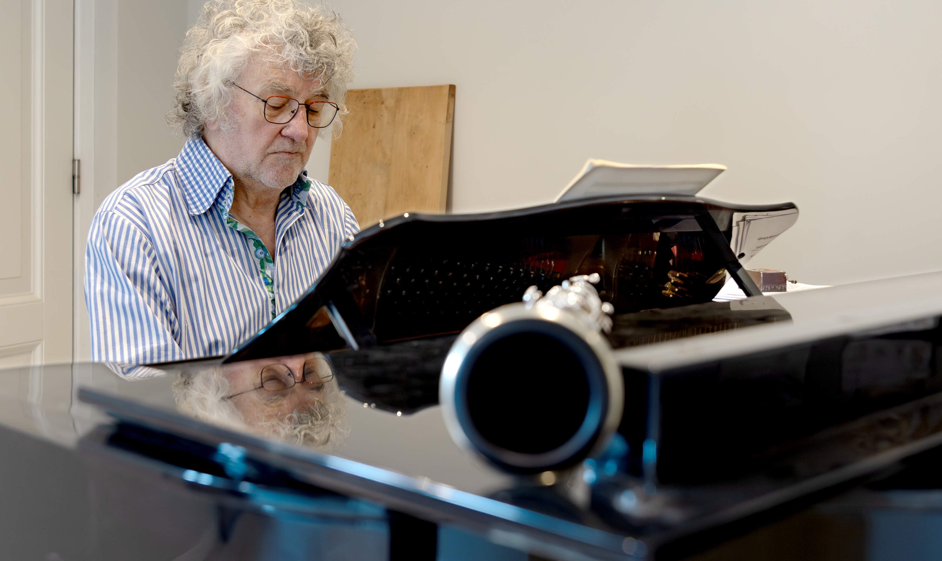 Musicus Nard Reijnders uit Broekhuizenvorst brengt oorlogsverhaal van vader Toon tot leven: ‘Ik verw