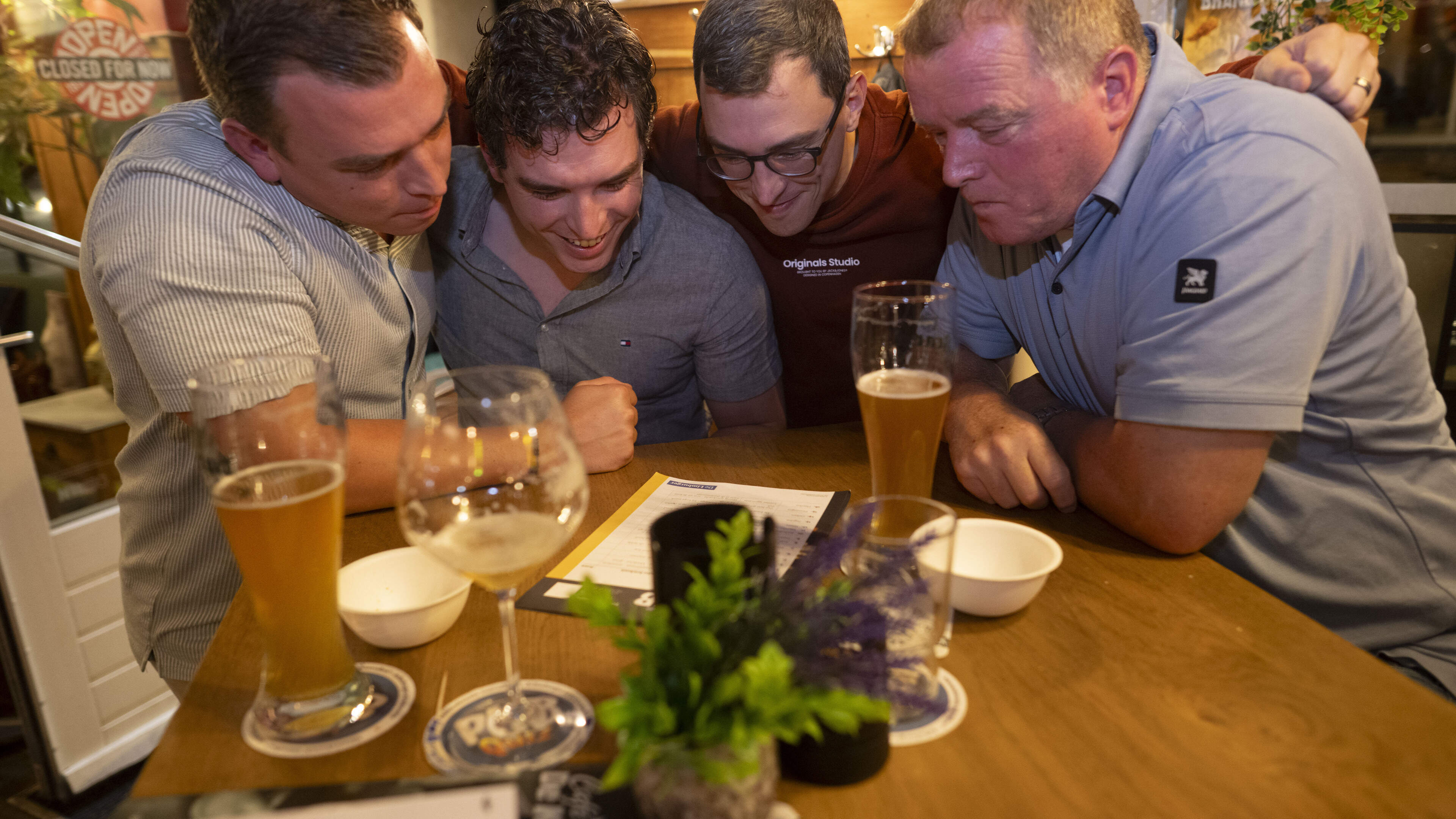 WOLKIUG uit Limbricht beste van 228 teams in De Limburger Pubquiz
