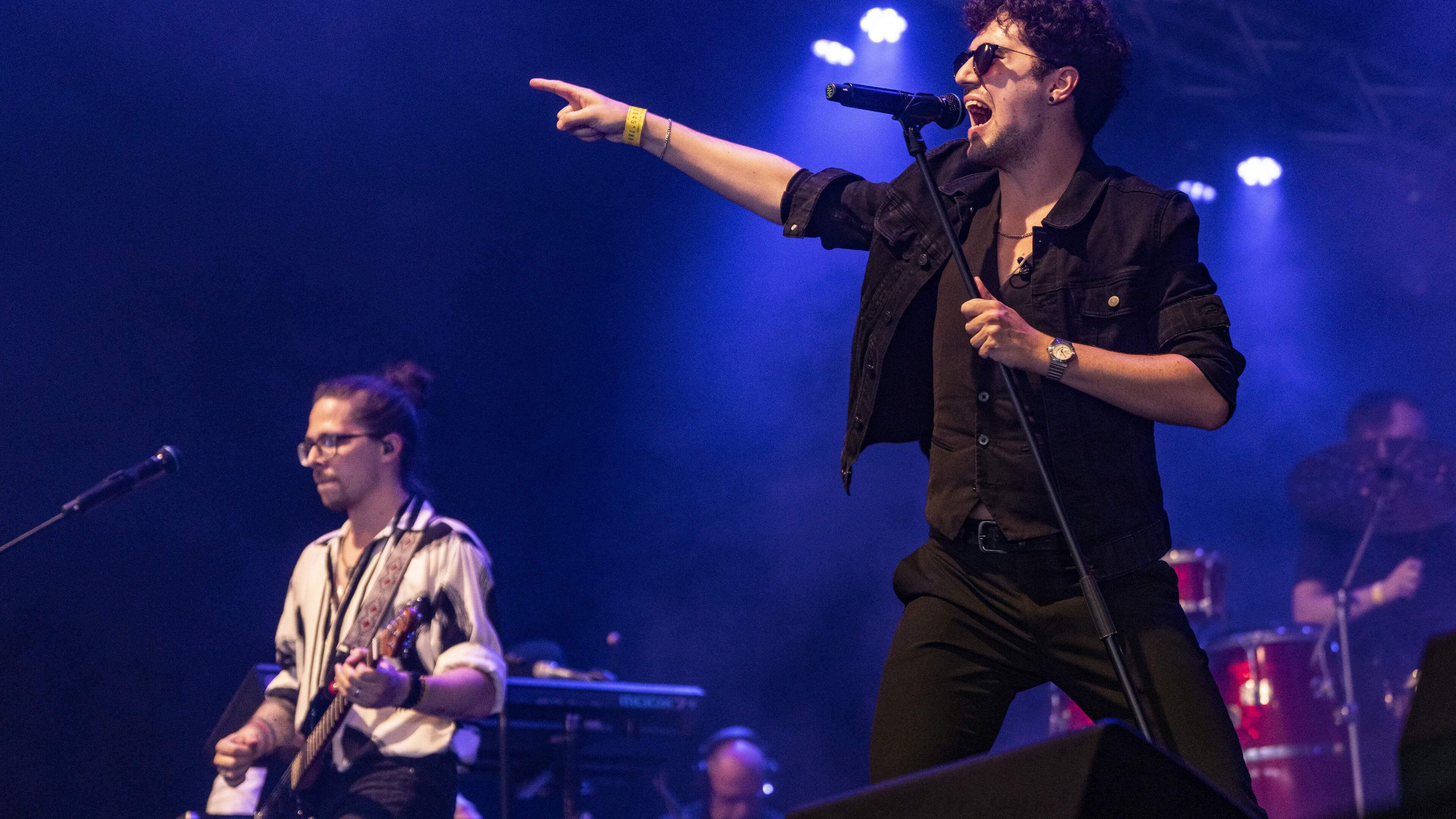 Limburgers Jeroen en Twan van Toto tributeband gaan van Bospop direct door naar Helmond: ‘Een straat