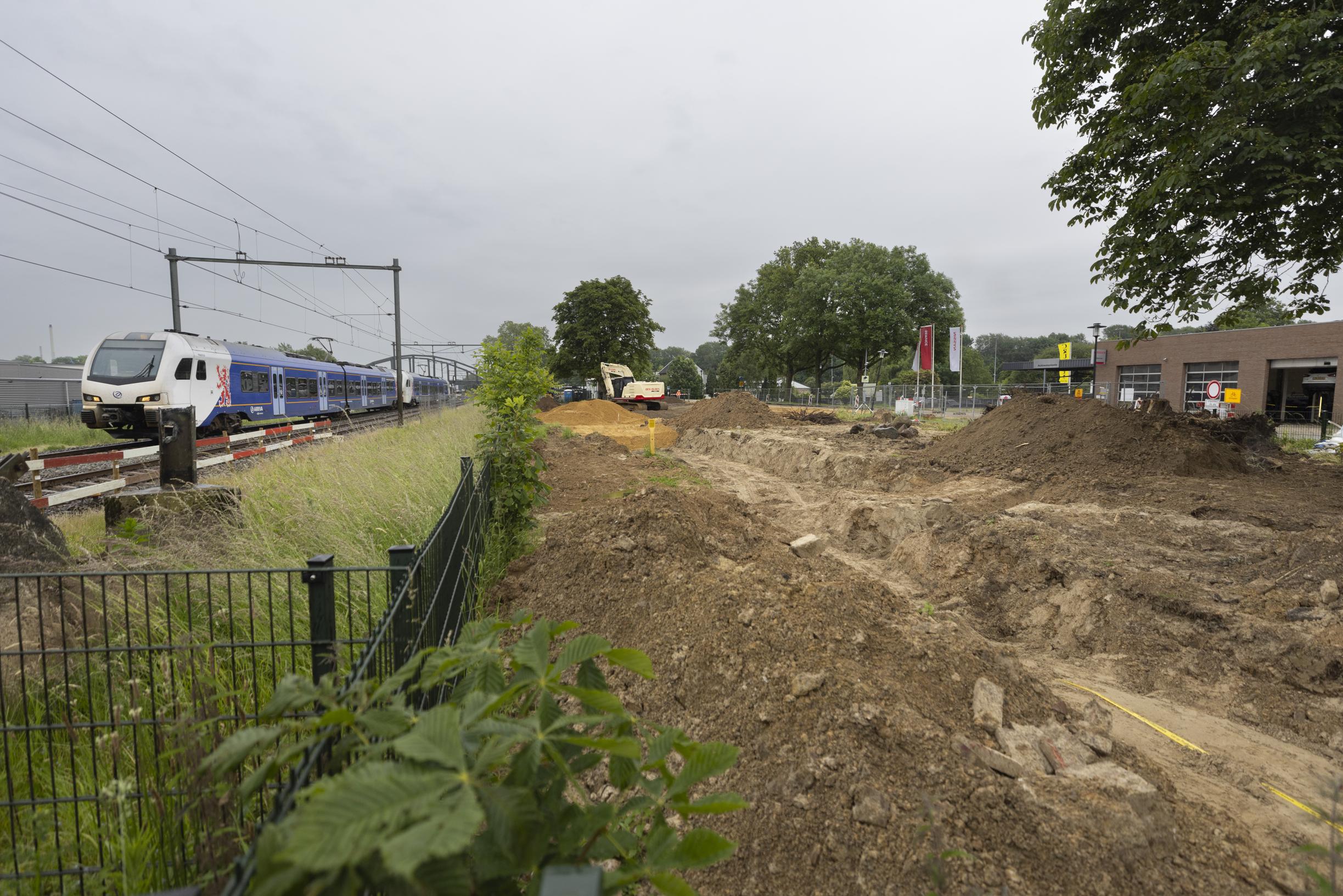 Maandenlange overlast door metamorfose van treinstation Beek-Elsloo, spoorwegovergang zes weken dich