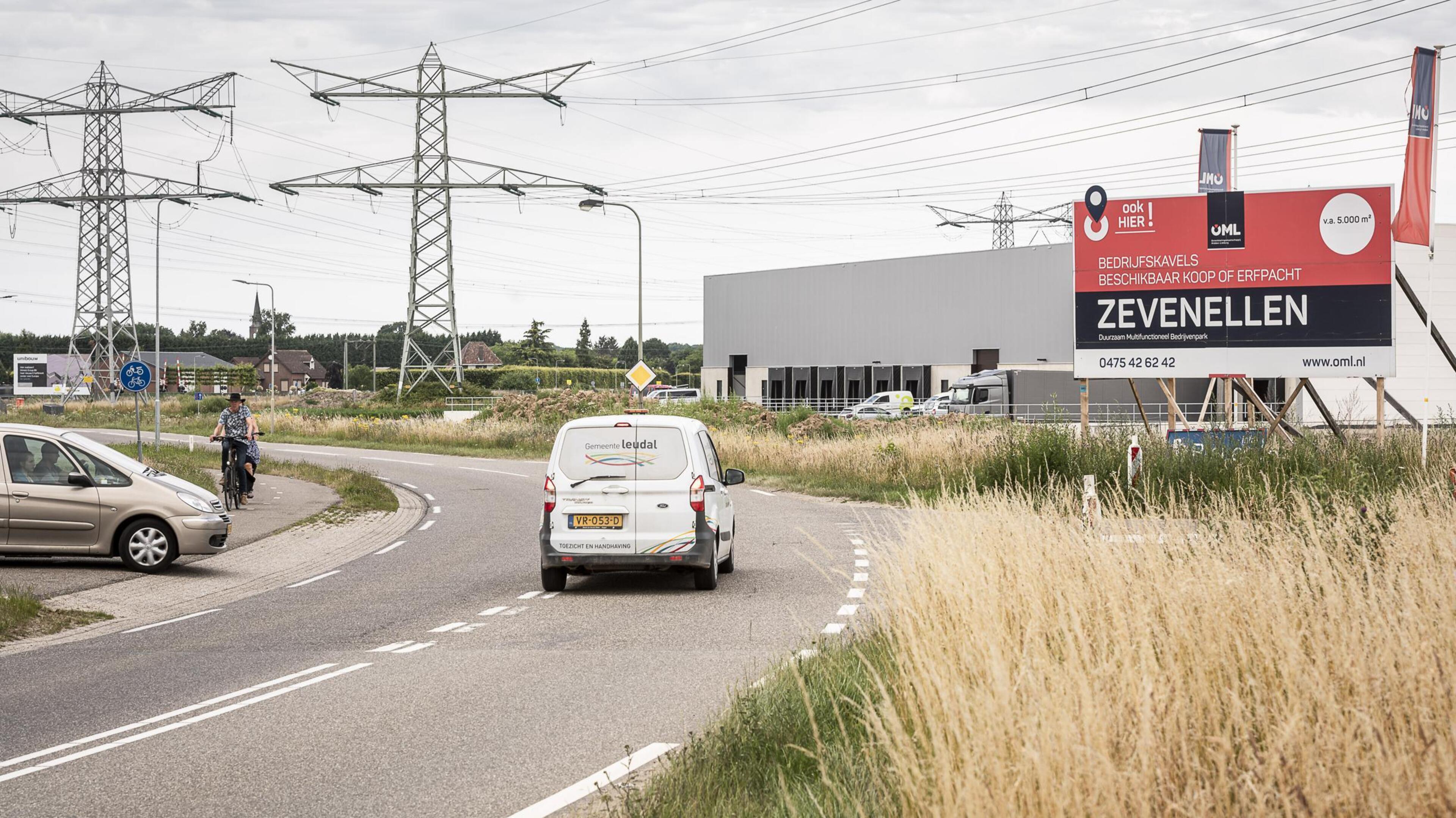 Voor al dat extra verkeer naar industrieterrein Zevenellen in Haelen zijn wel een paar extra rotonde