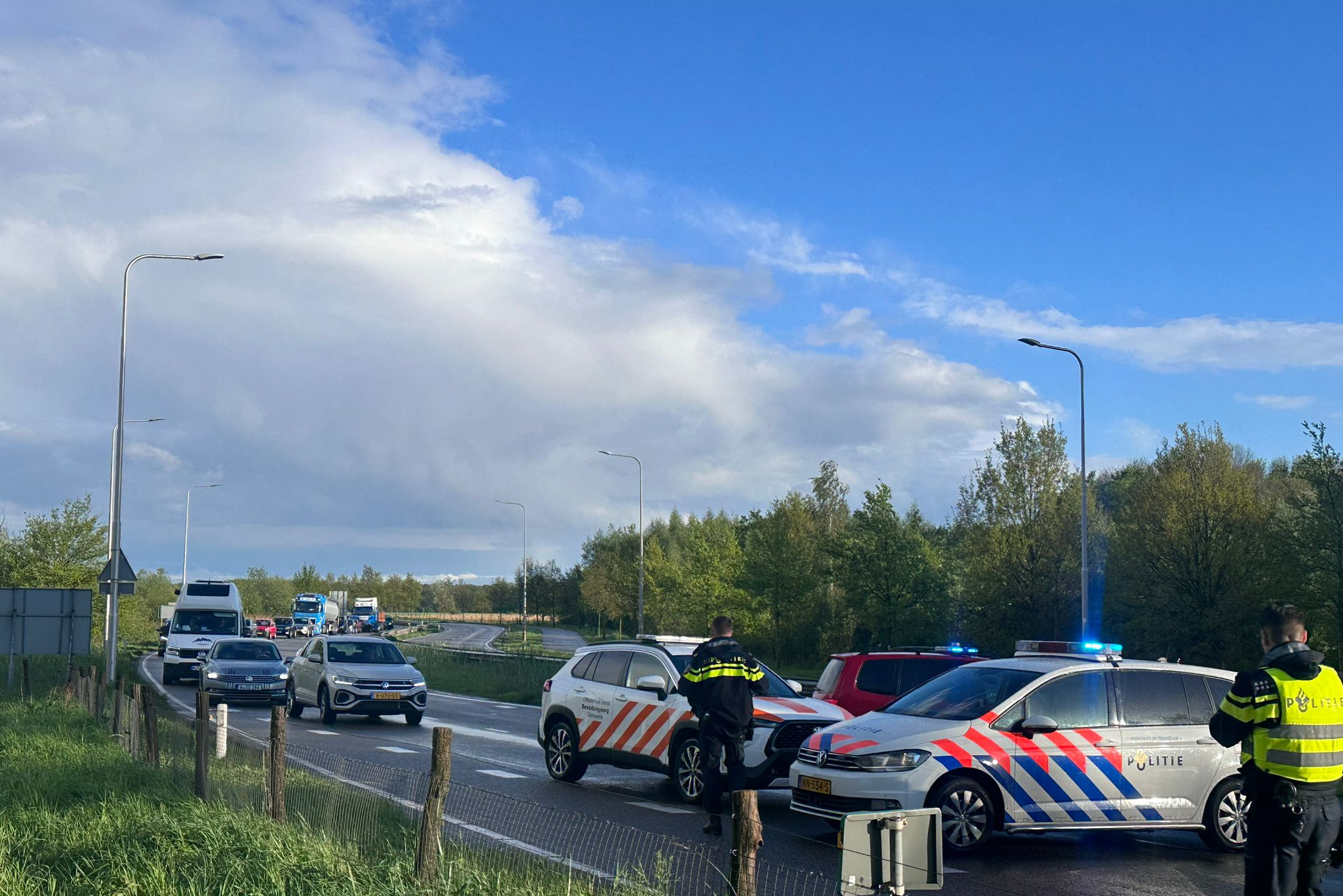 Gaslekkage op N297 bij afrit Born (A2) door storm: ook ravage in Vlodrop, grote stroomstoring in Arc