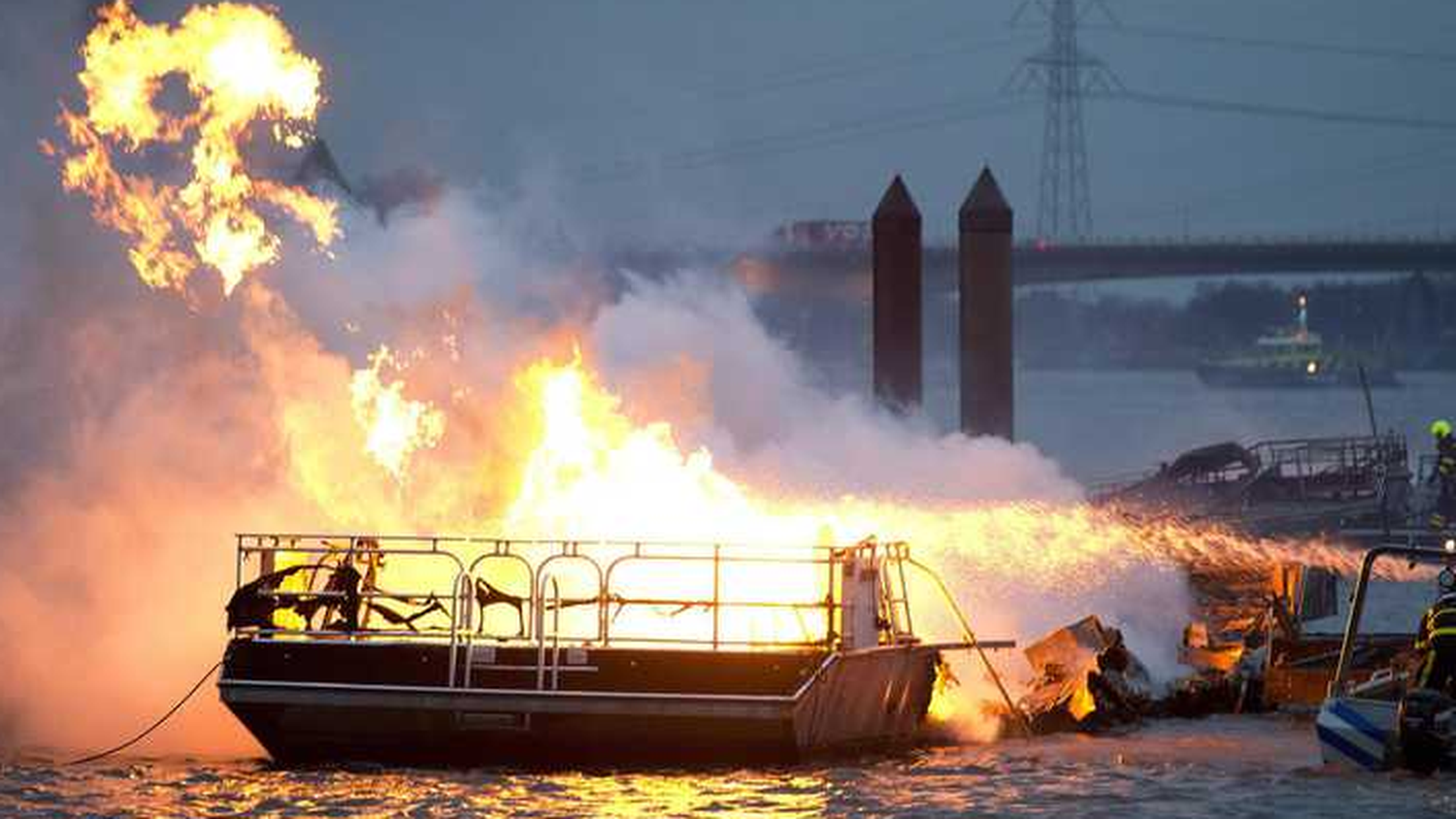 Justitie eist in hoger beroep 3 tot 5 jaar cel voor havenbrand Ohé en Laak