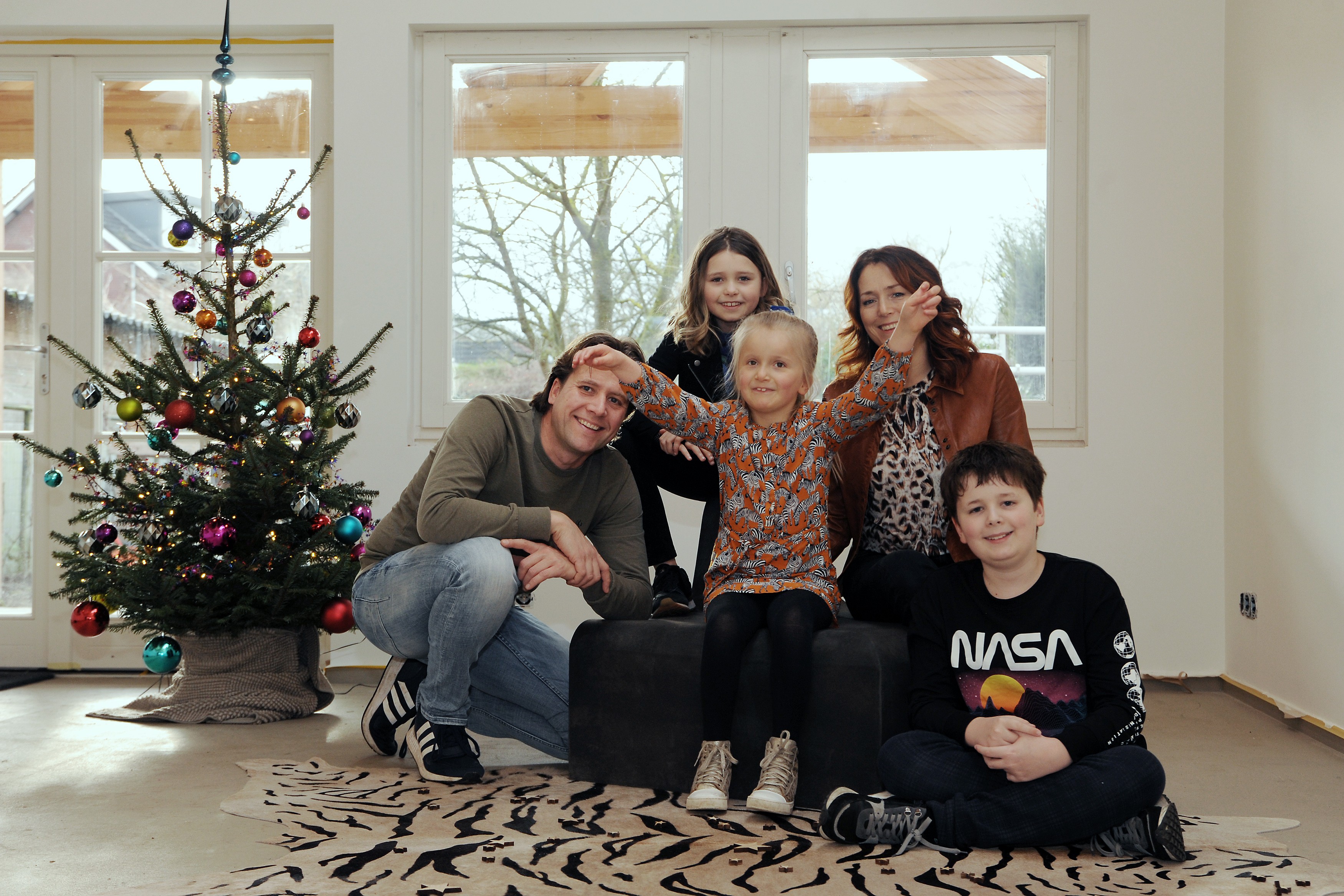 Het huisje van Jasmijn staat, maar het project gaat verder: ‘Al die hulp, daar zijn we ontzettend da