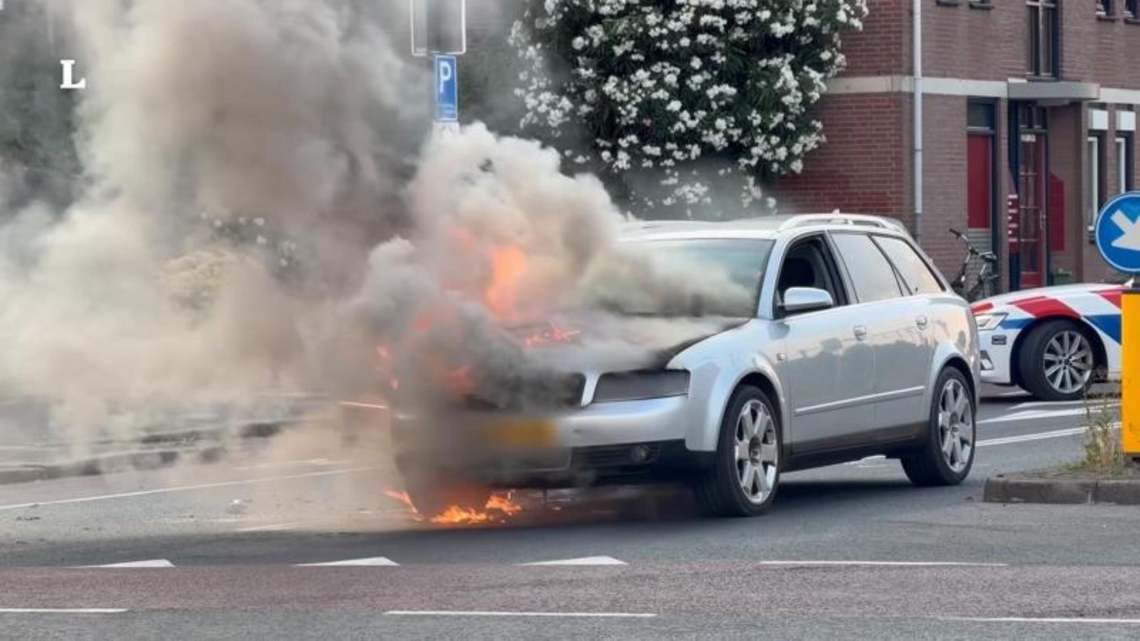 Auto in brand Maastricht