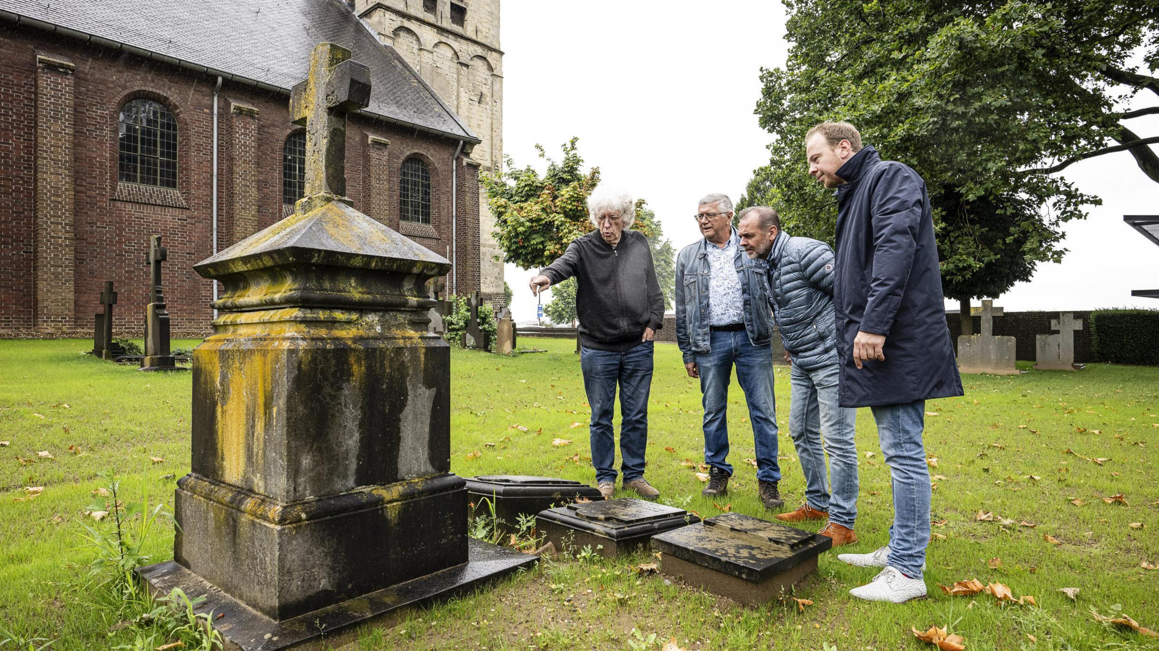 Maasgouw inventariseert zijn dodenakkers: ‘We moeten het kerkhof in leven houden’