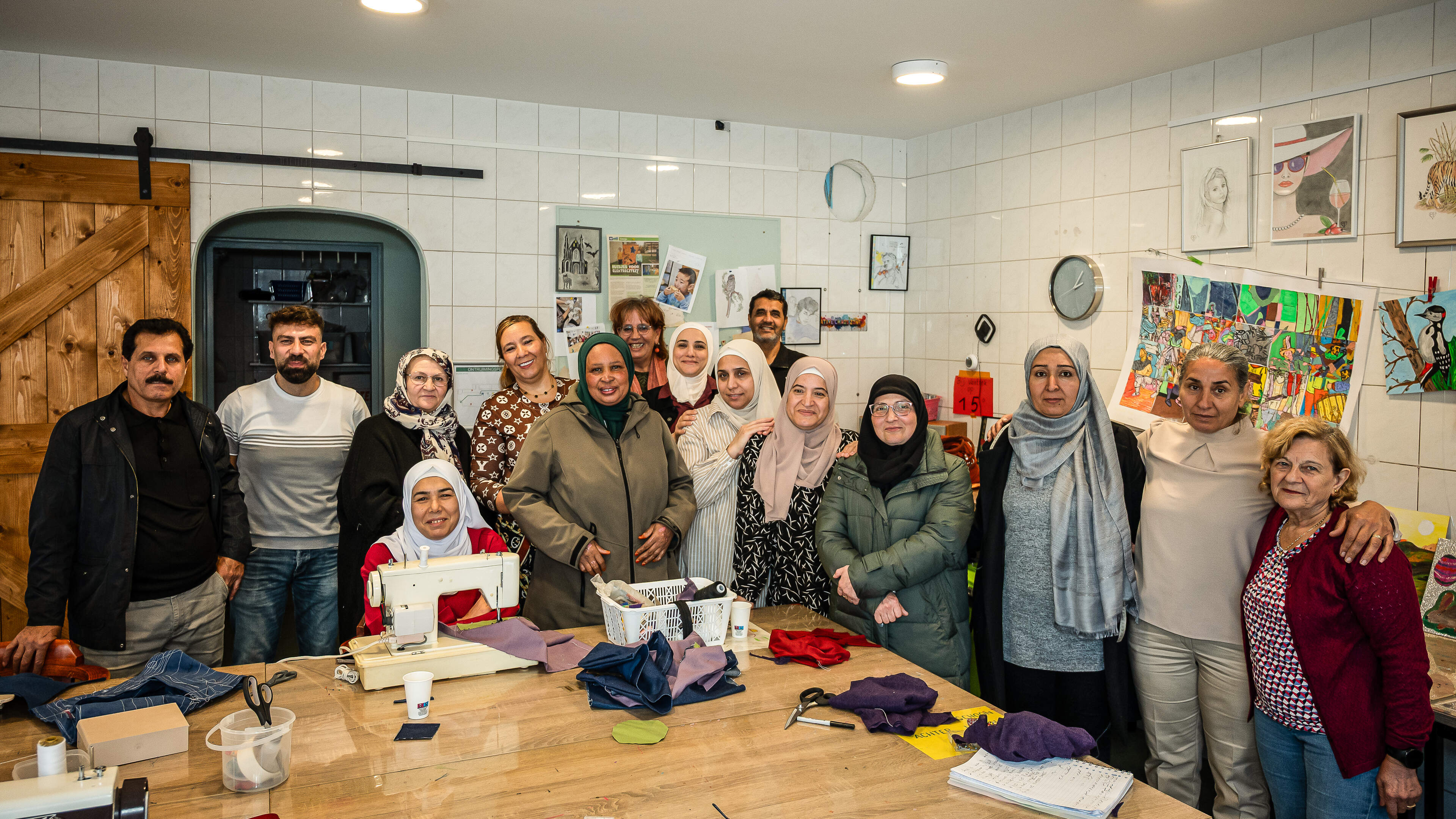 Van kleding voor het Offerfeest tot carnavalspekskes, Wittevrouwenveld komt samen in Handwerkcafé: ‘