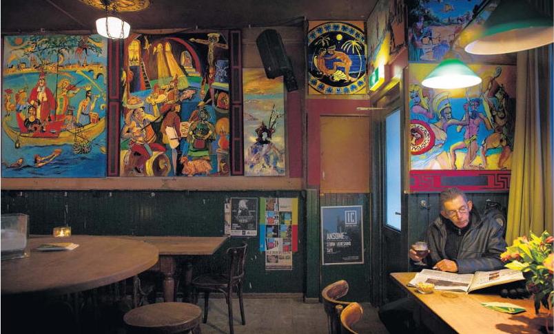 Getekende originele carnavalsversiering in Café De Pieter