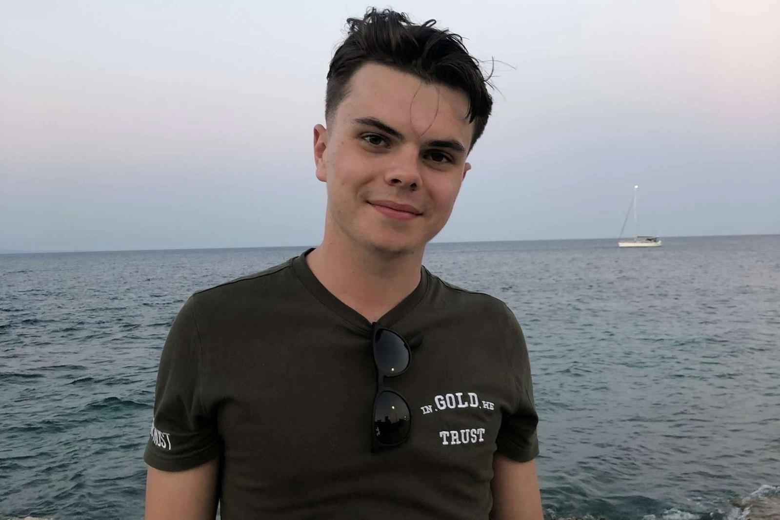 Na veel gekwakkel is Merselo-linksback Sem Swinkels eindelijk blessurevrij: ‘Ik ben rechtsbenig, maa