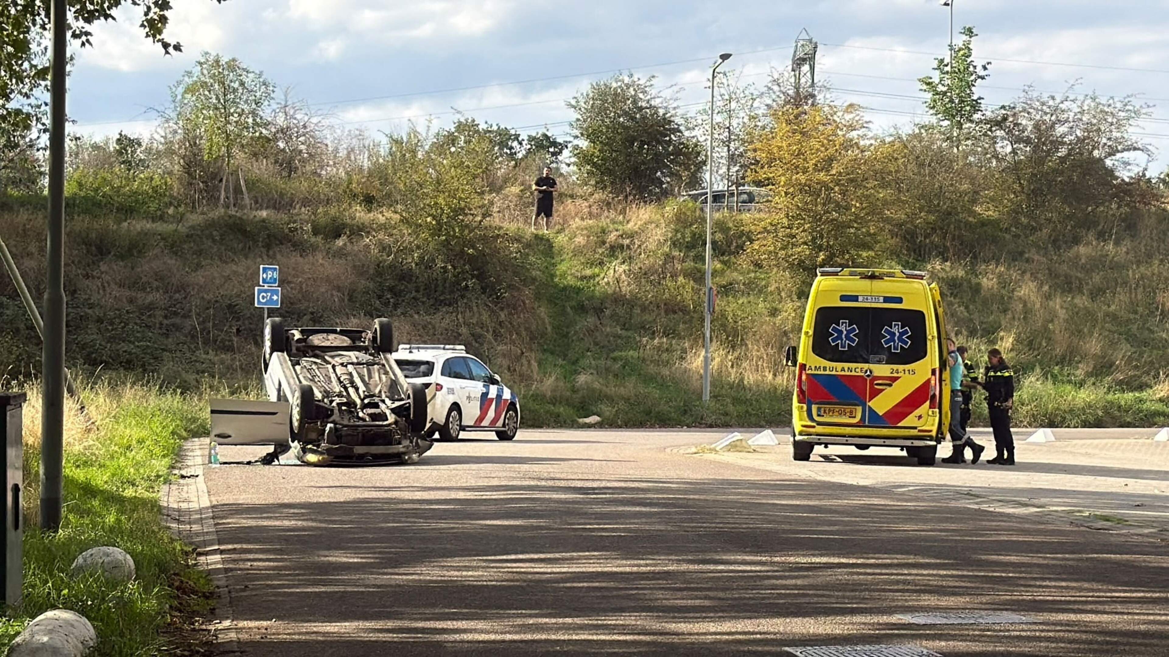 Auto belandt op de kop in Echt