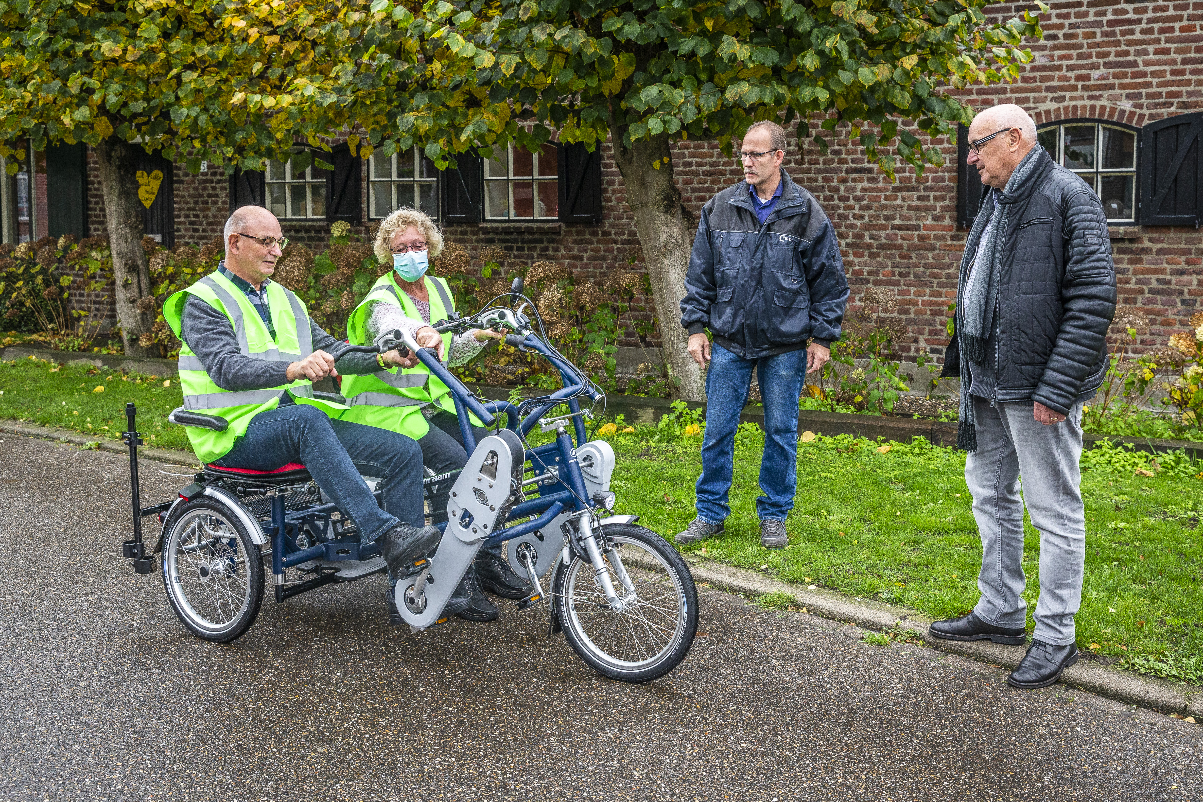 Duofiets brengt inwoners Merselo dichter bijeen: ‘We gunnen ieder dorp zo’n fiets’