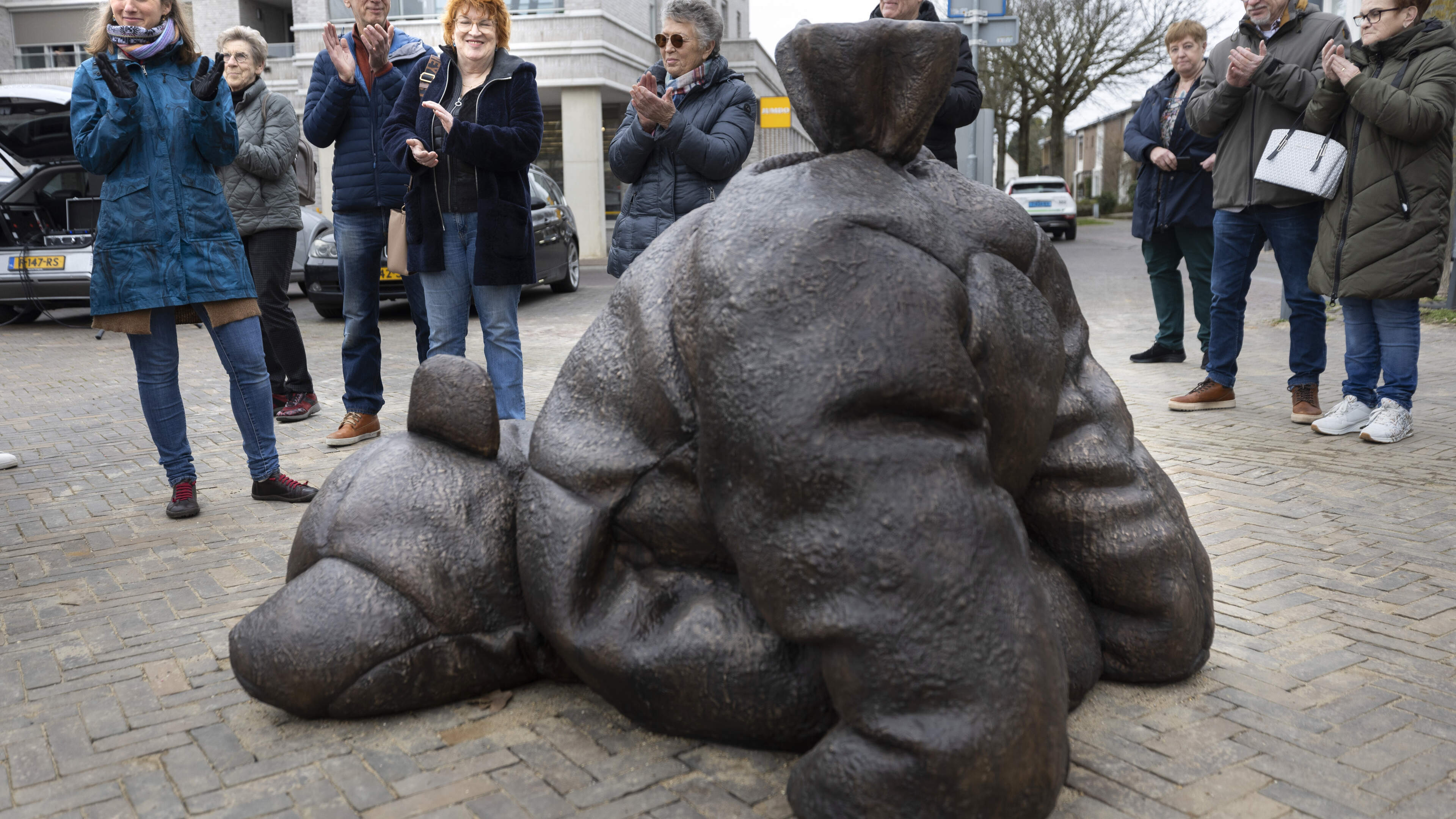 Hoe een lekker stukje kaas op de markt in Maastricht voor een hoop zeik kan zorgen en Bèr het pispaa