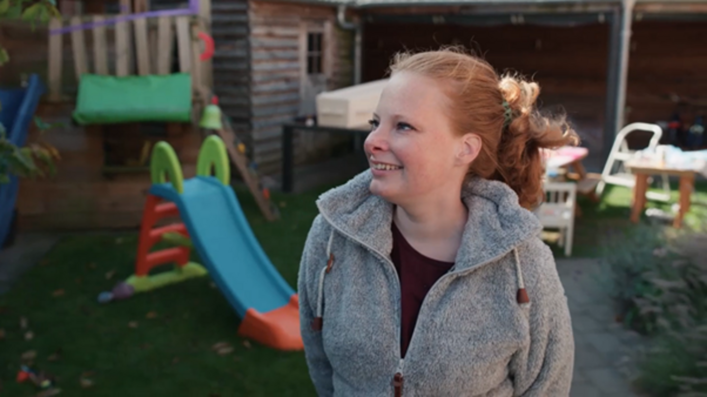 Twee Limburgers in Over mijn lijk: Tycho (24) gaat in tompoucepak naar de  chemo, Nicole (35) verft met haar zoontjes van 4 en 6 haar doodskist | De  Limburger