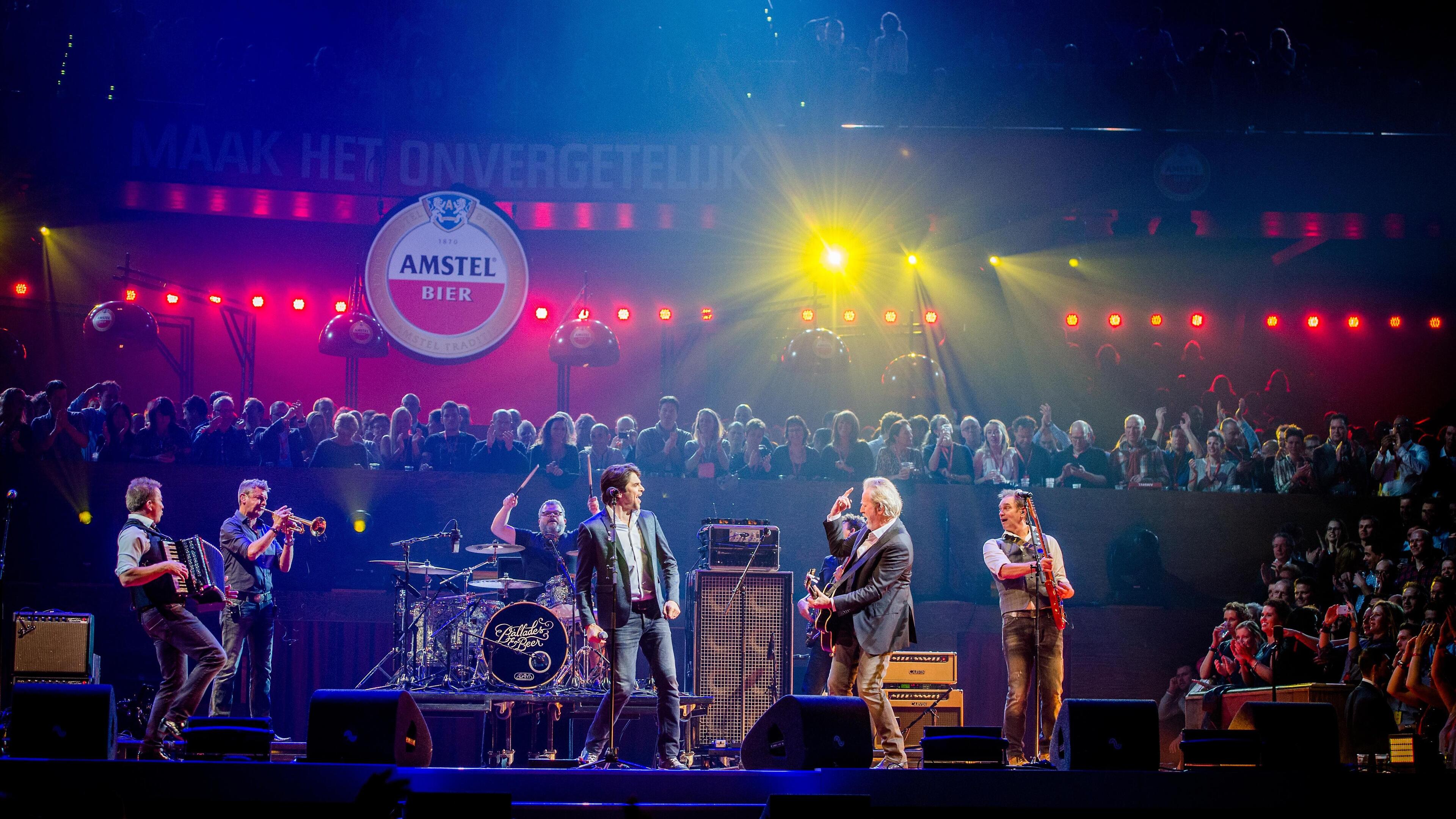 Meezingen met Vrienden van Amstel Live in het café om de hoek: huisband van populaire concertreeks k