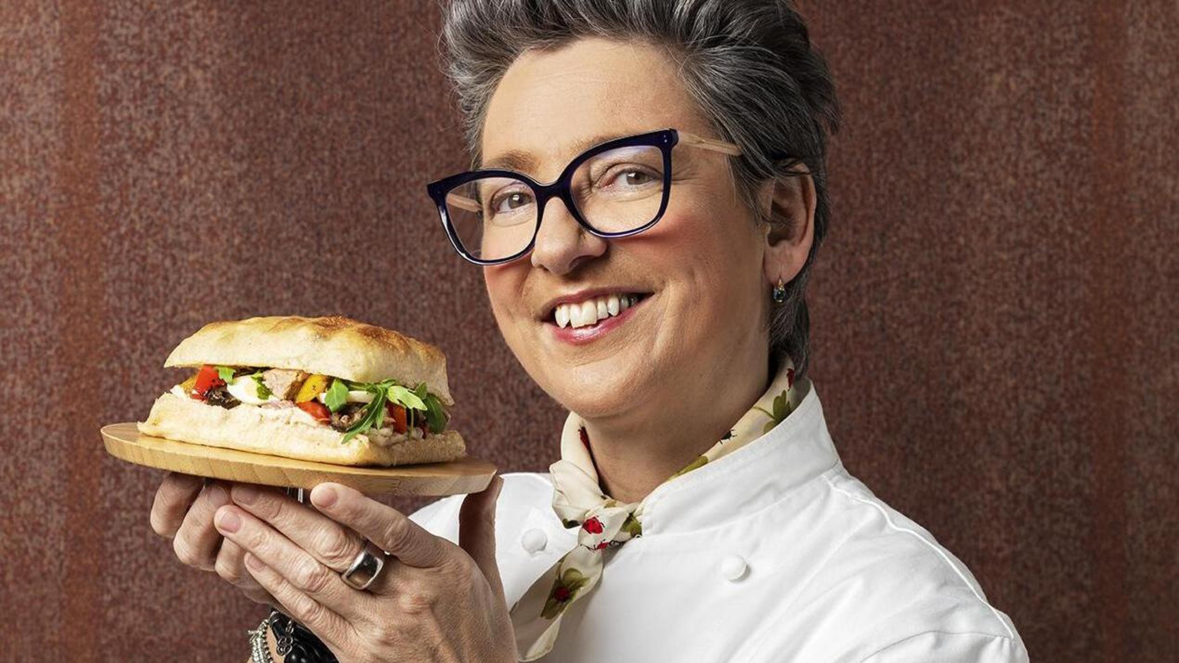 Sterrenkok Margo Reuten brengt broodje van eigen recept naar meer dan honderd tankstations