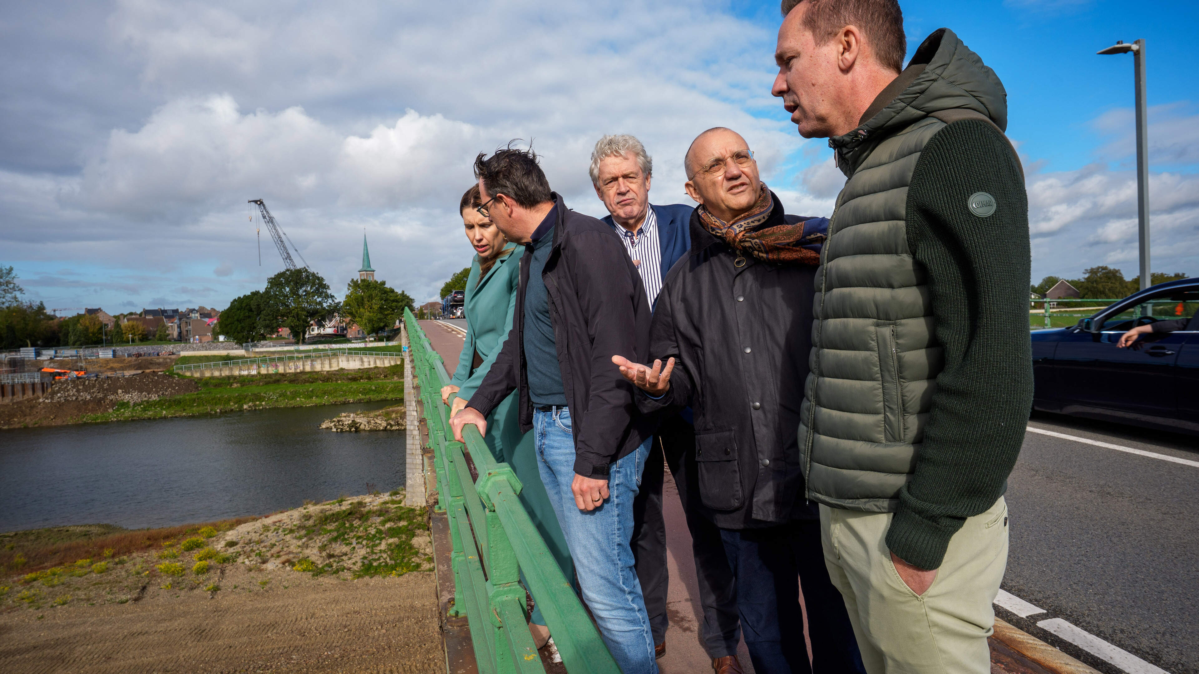 België bouwt voor bijna 30 miljoen euro nieuwe Maasbrug, maar verderop mogen vrachtwagens die in Roo