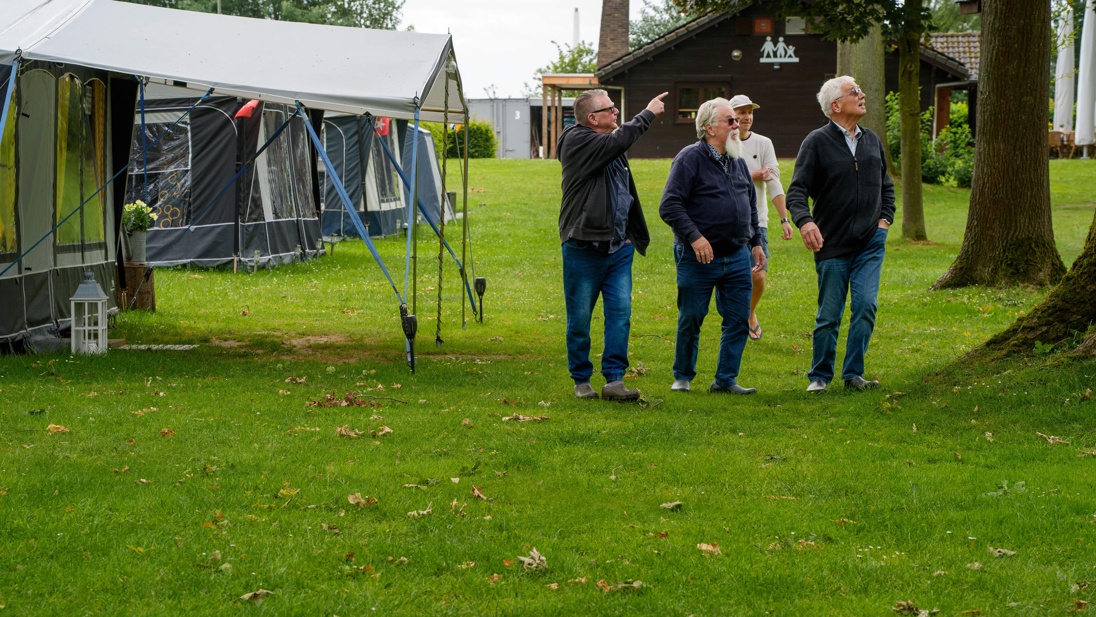 Jezelf zijn in je blootje, iedereen is gelijk op de naaktcamping in Geleen: ‘Kijken mag, staren niet