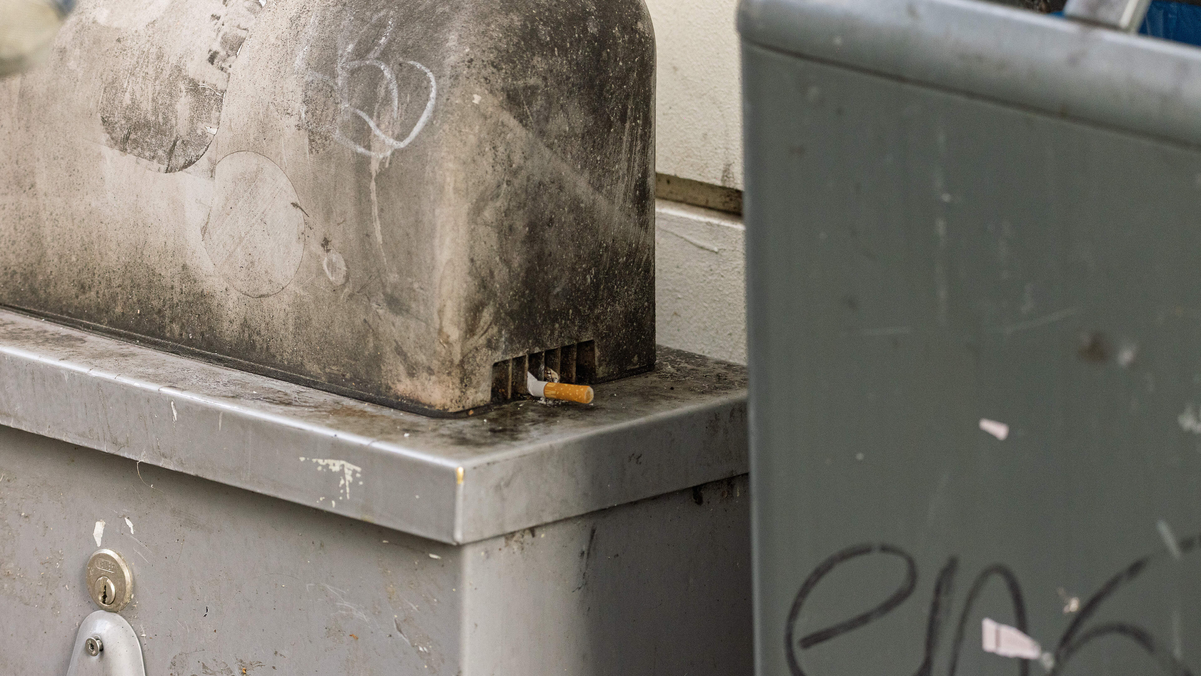 Ronald (69) begon met roken toen hij zo jong was als Arno (16): ‘Met dat vapen moeten ze stoppen’