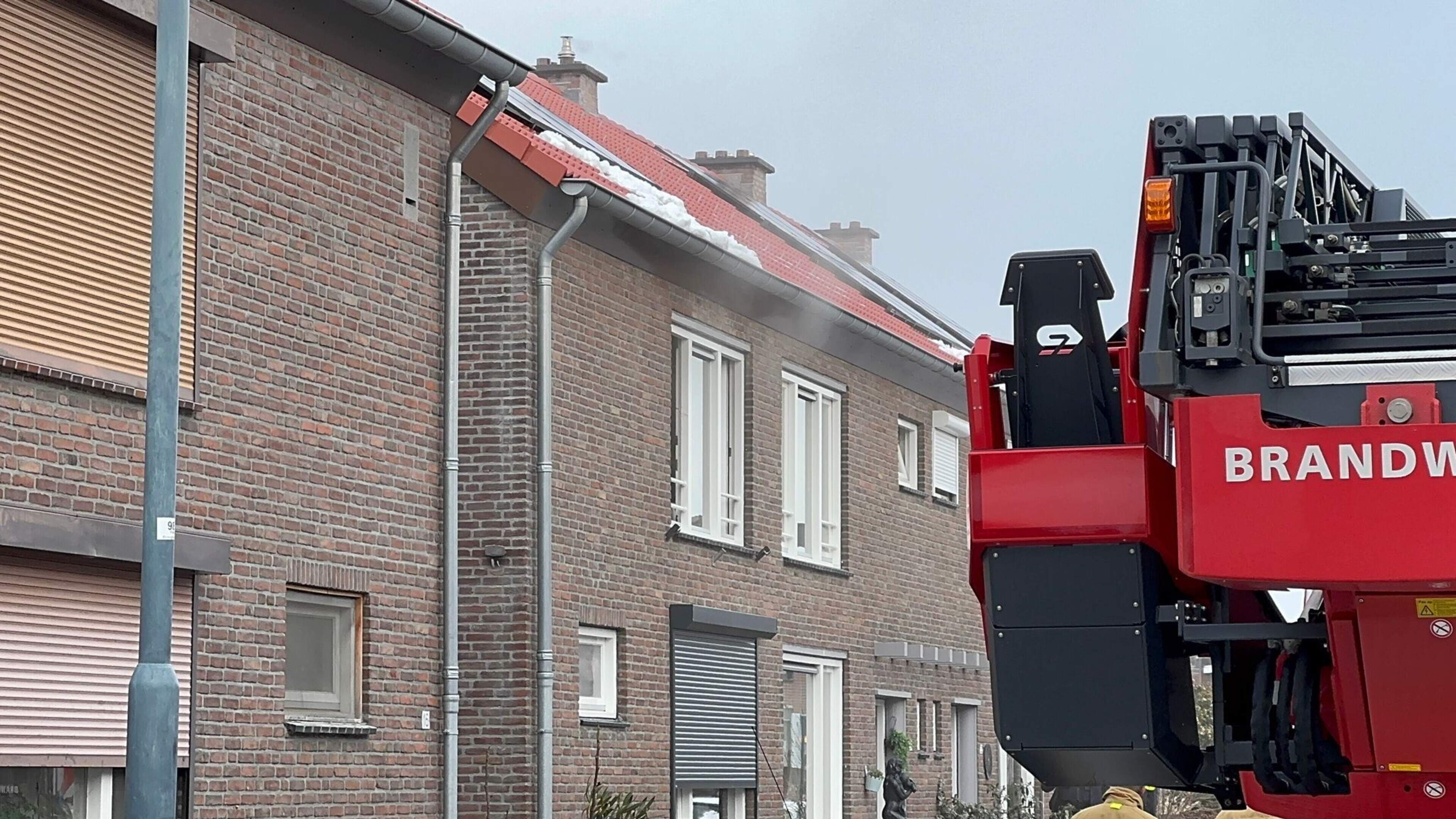 Brand in woning in Sittard, drie mensen bijtijds naar buiten