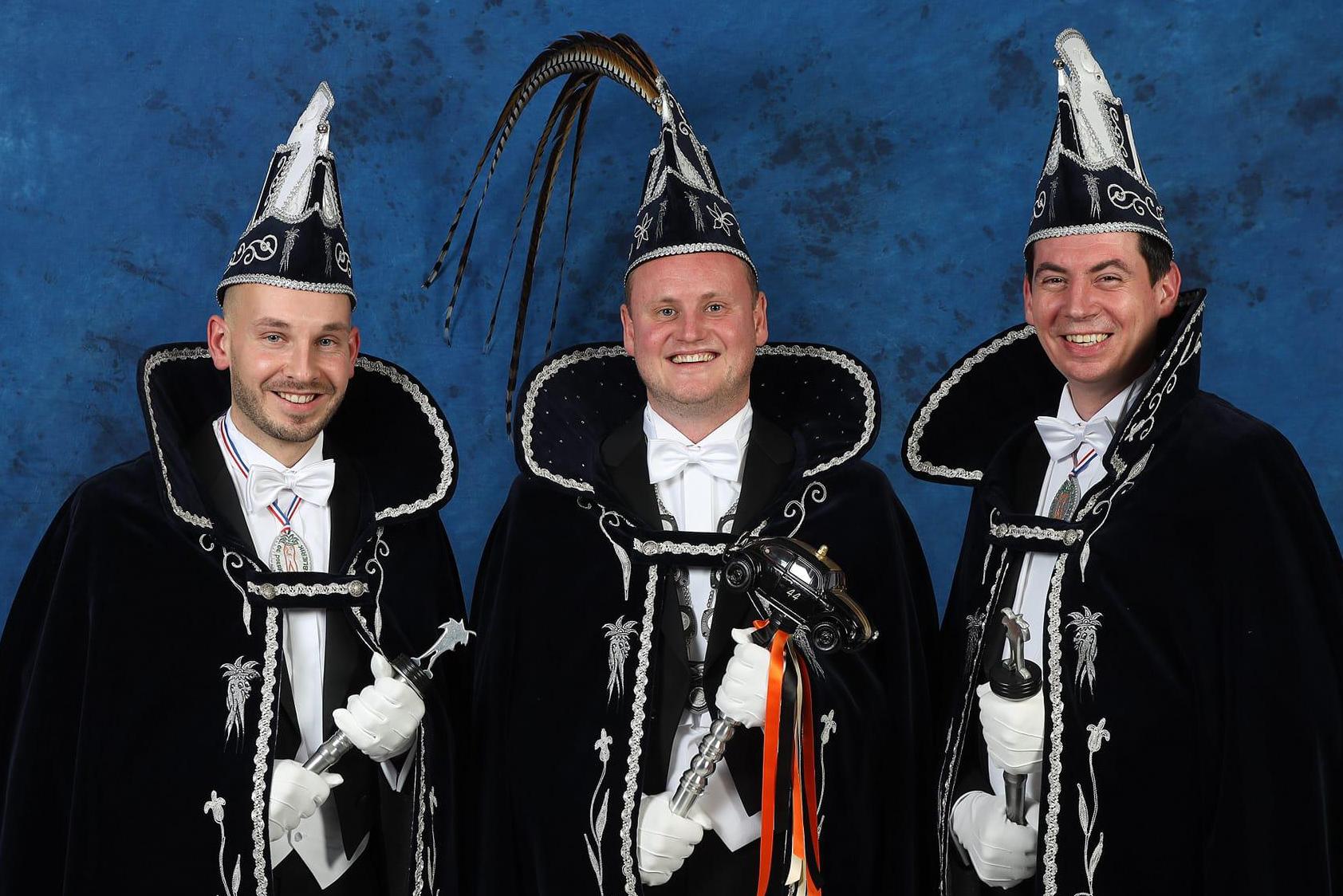 Jubileumtrio maakt er een vrolijke ‘puinhoop’ van op de Poerkerplak in Hout-Blerick