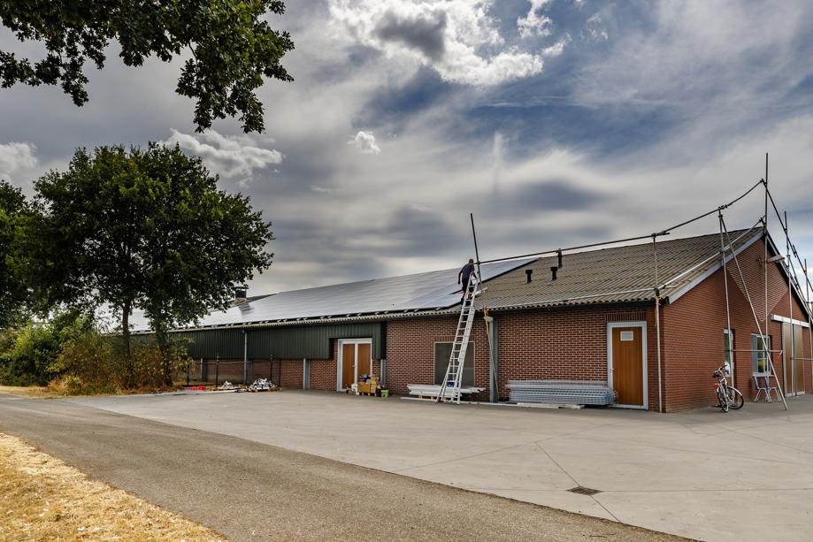 Kippenboer maakt Altweerterheide energieneutraal