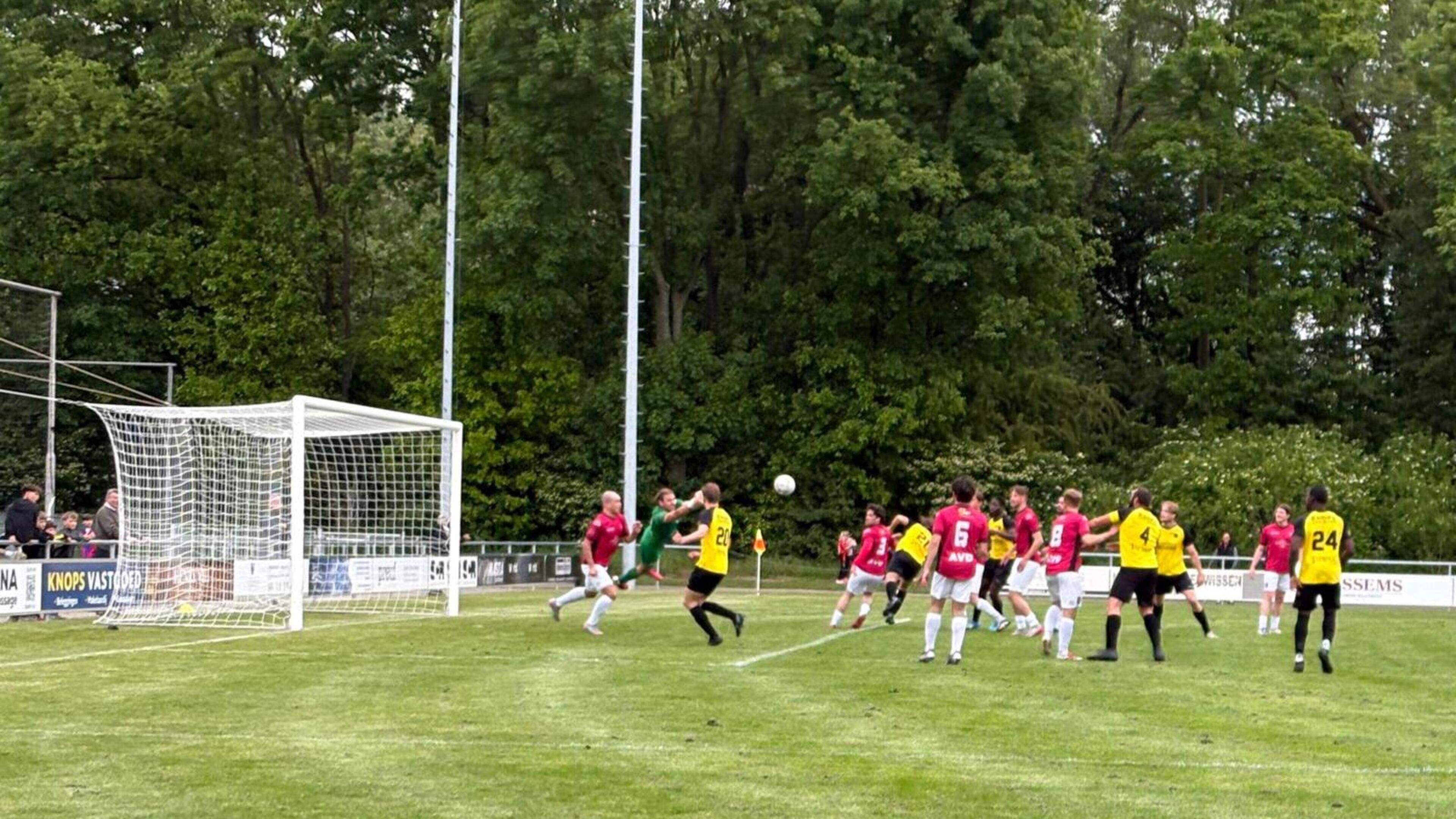SV Meerssen degradeert ondanks knappe remise tegen hoogvlieger: ‘We verlaten de derde divisie met op
