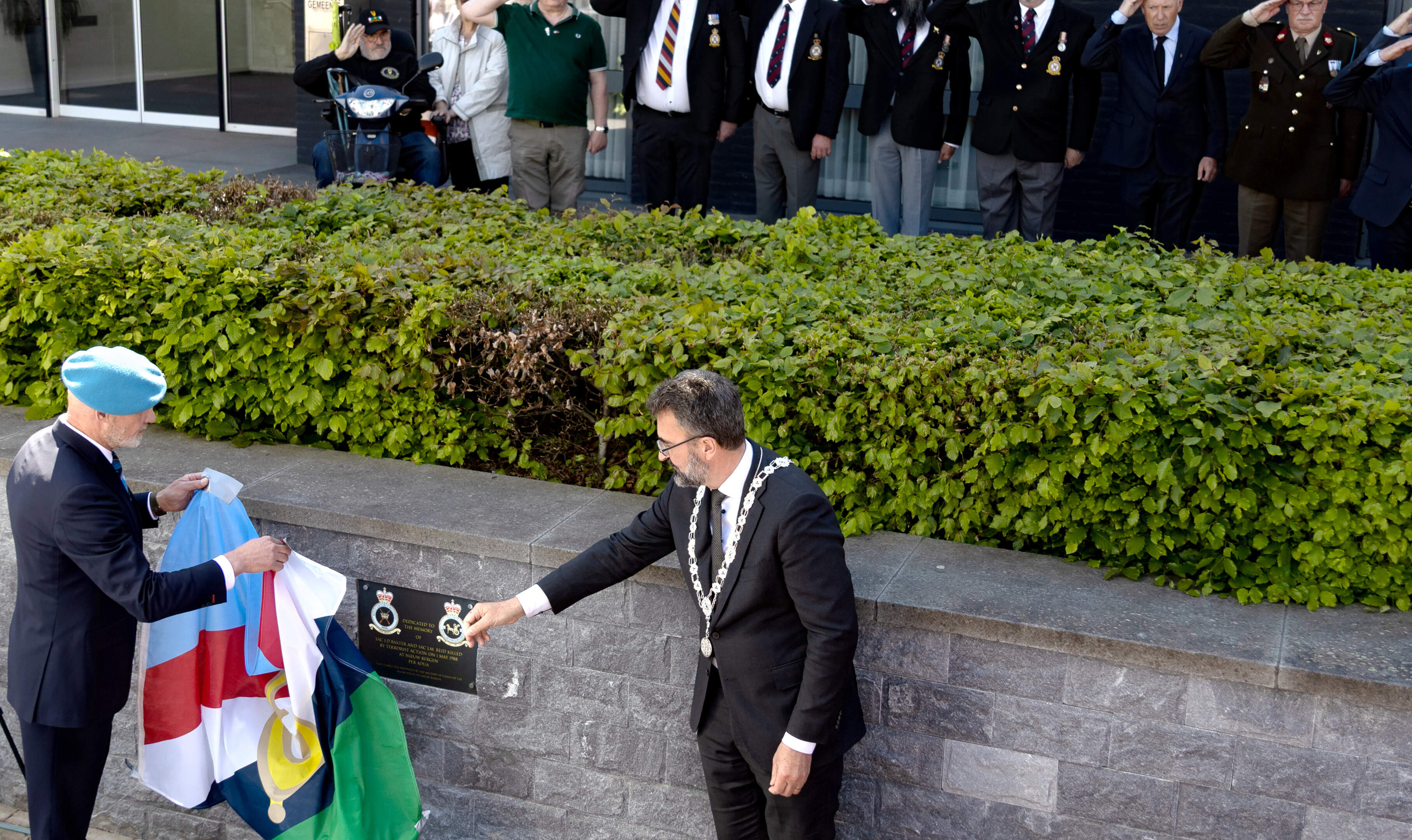 Onthulling plaquette IRA-aanslag maakt opnieuw emoties los in Nieuw Bergen: ‘Ik kan me het tumult en