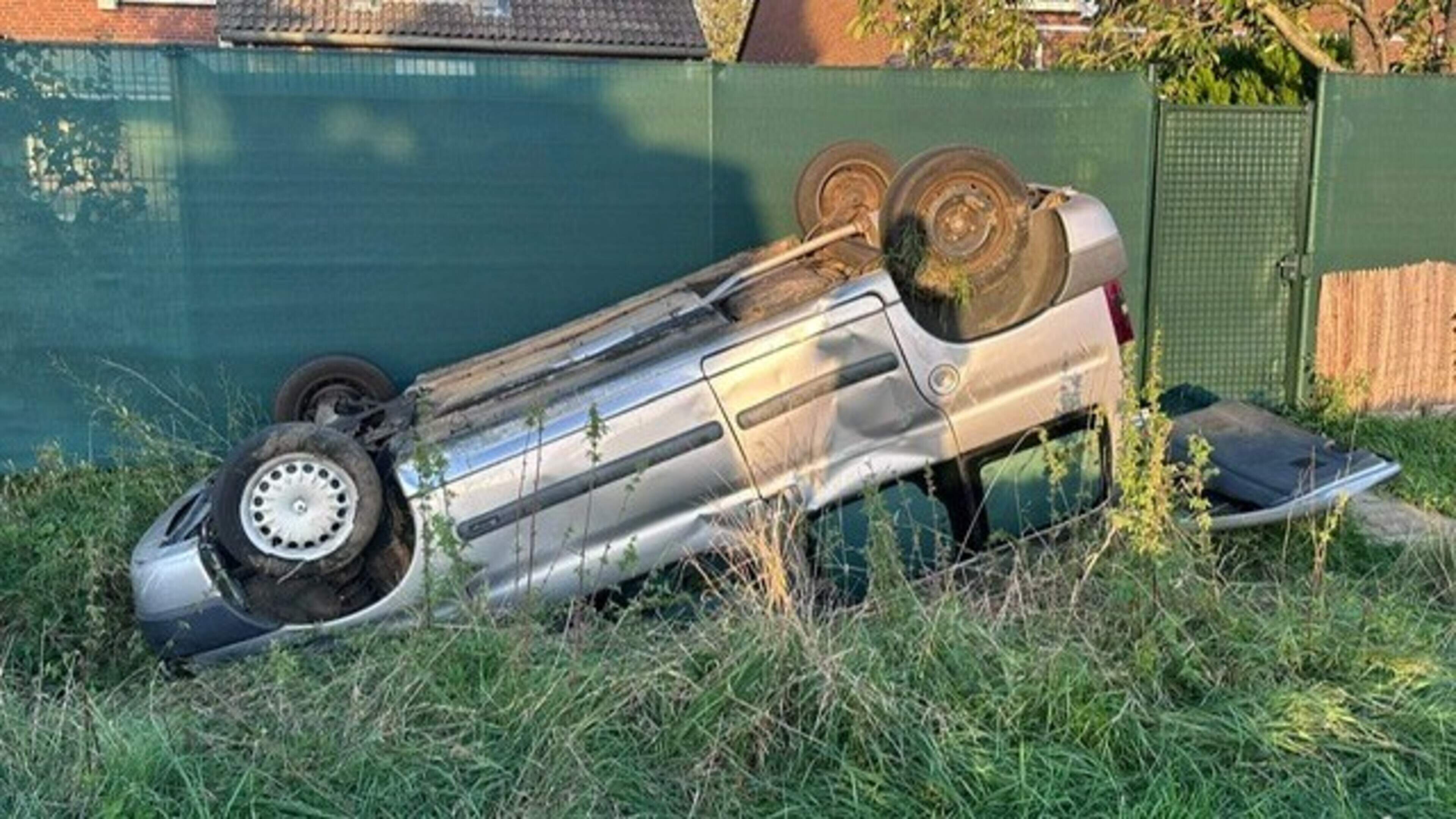 Auto slaat over de kop in Dieteren, gewonde naar ziekenhuis