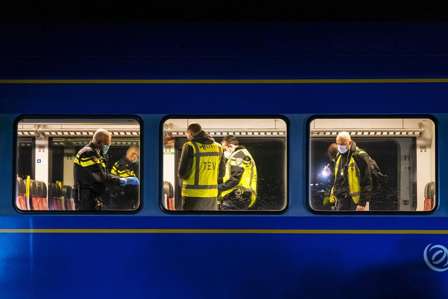 Politie: geen explosieven gevonden in trein Holthees, twee aangehouden personen vrijgelaten