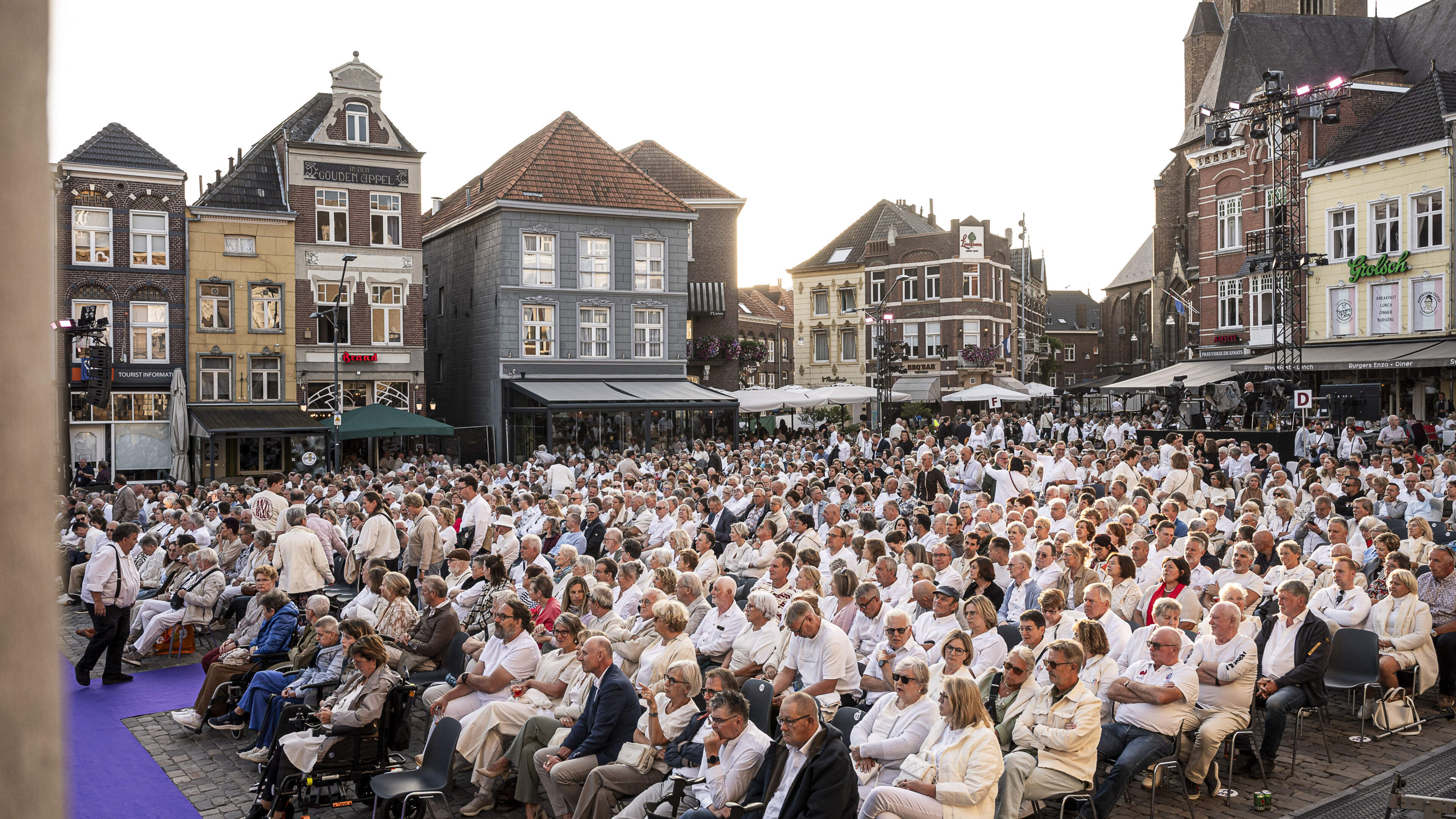 Ondanks tegenvallende verkoop arrangementen: ‘Intentie om Guido Dieteren weer naar Roermond te halen