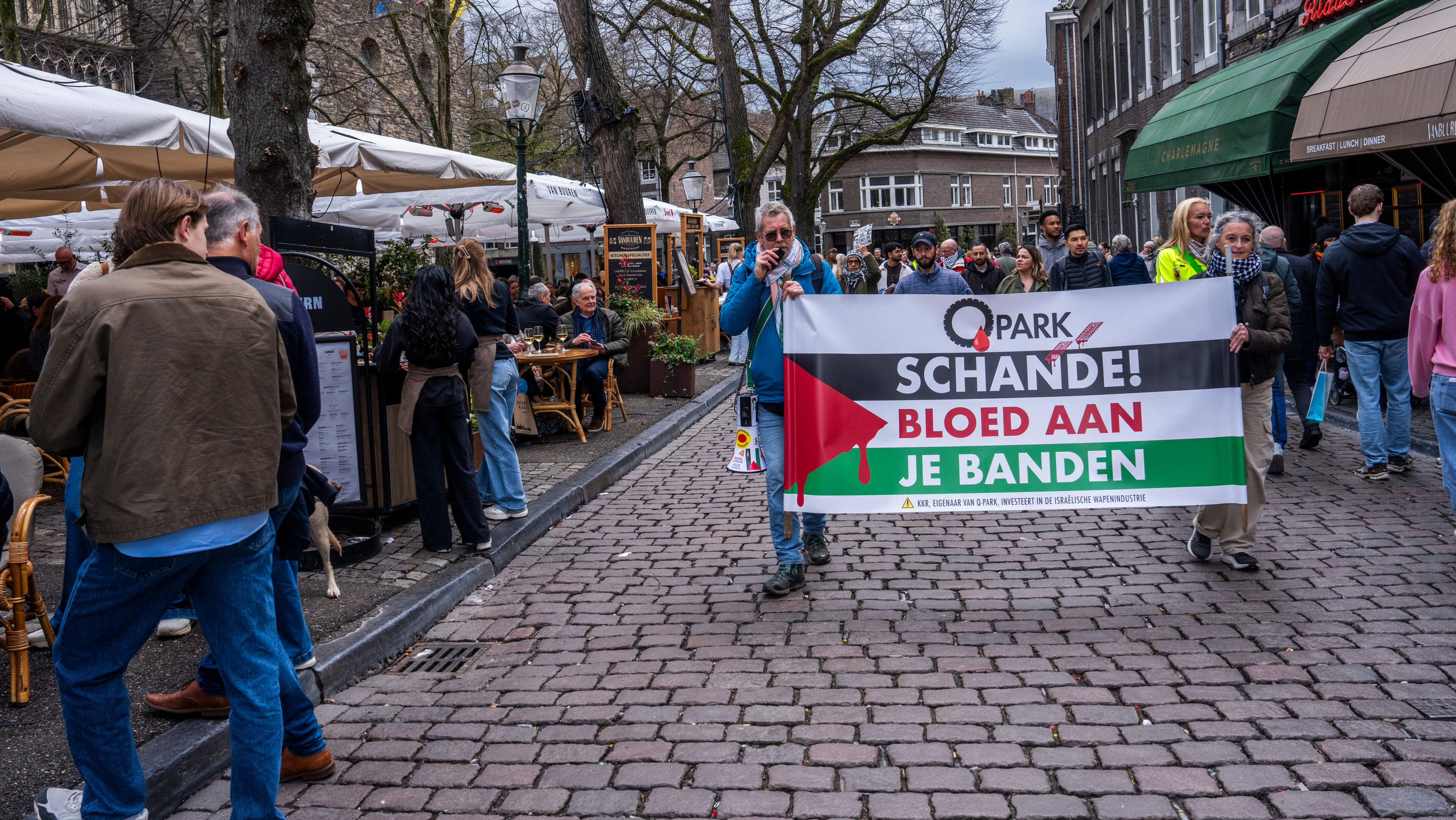 Vreedzaam protest tegen Q-Park in Maastricht om mogelijke link met Israël