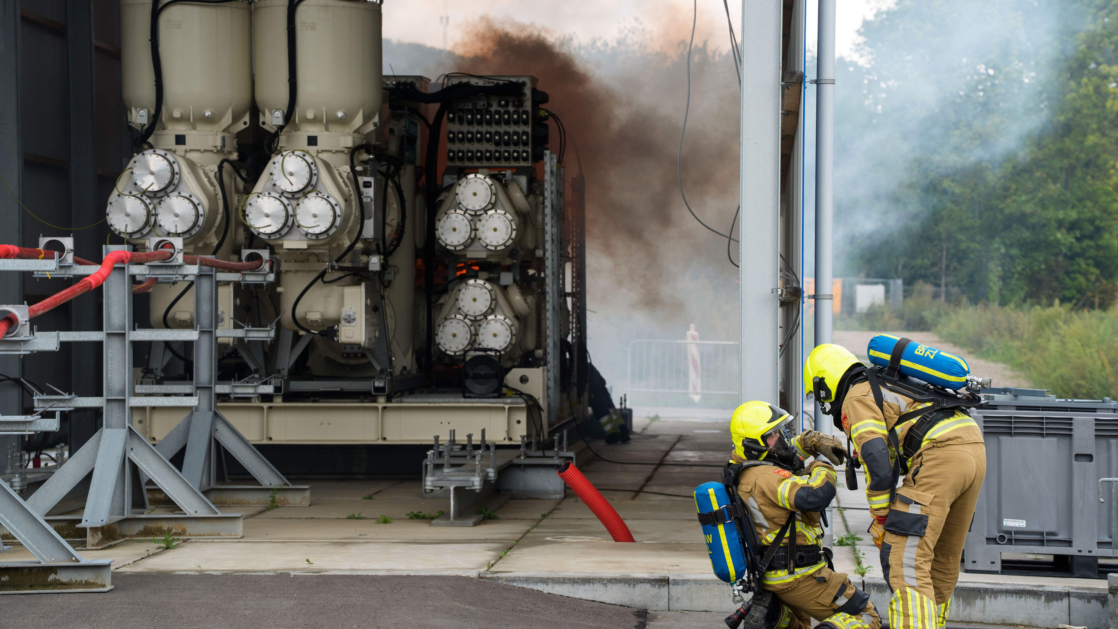Brandweer rukt twee keer uit voor ‘noodsituaties’ bij hoogspanningsstation Terwinselen: ‘Rij snel do