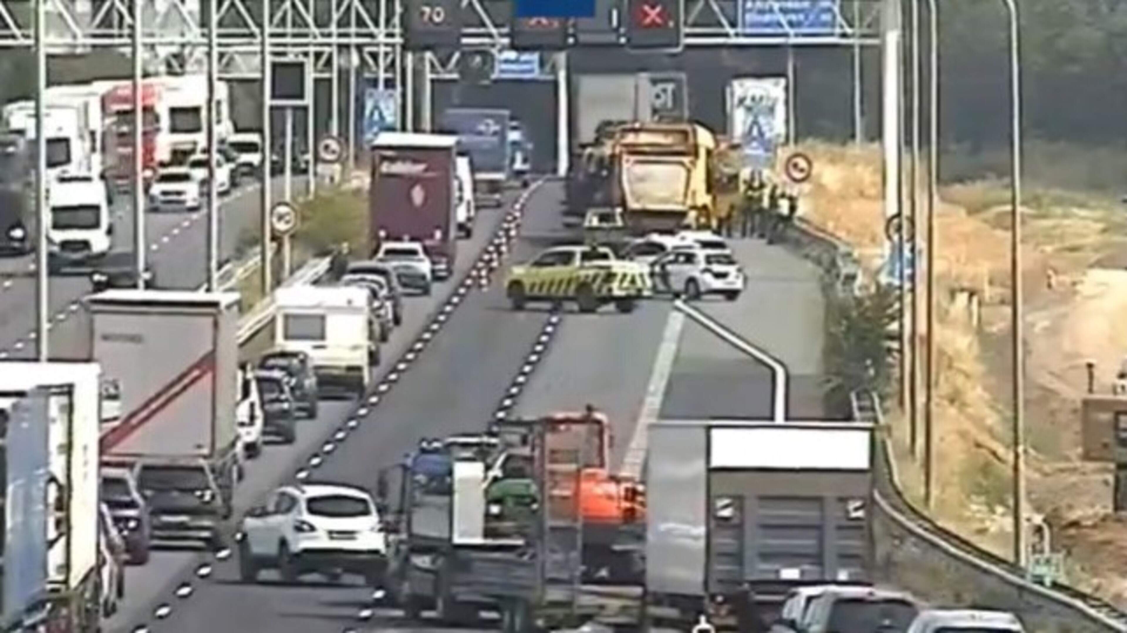Ongeval met vrachtwagen zorgt voor meer dan uur file op A2 bij Roosteren