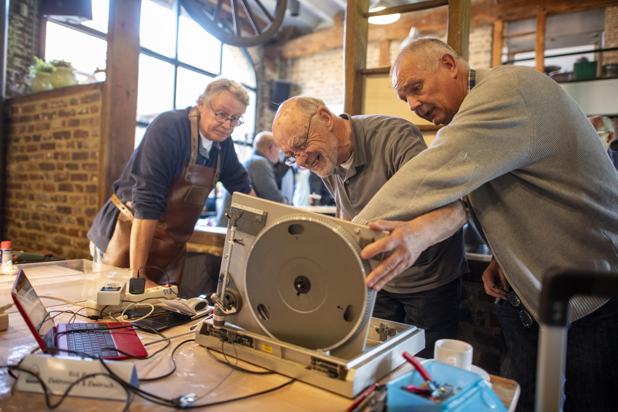 Repair café Oirsbeek sleutelt ook in het nieuwe jaar driftig verder