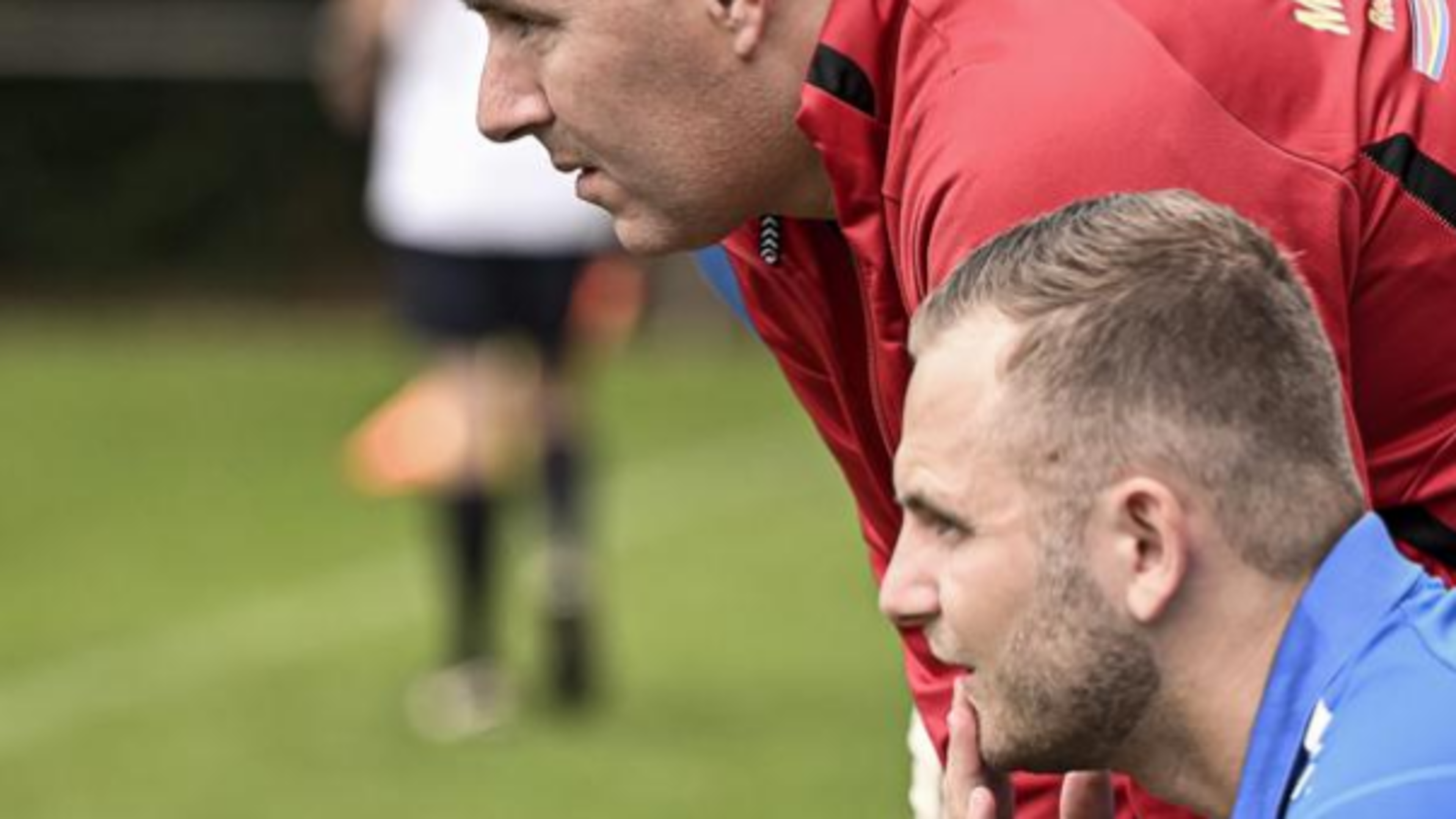 Trainer Dave Fermont doet met Haelen mee in de top van de vierde klasse: ‘We doen het naar omstandig