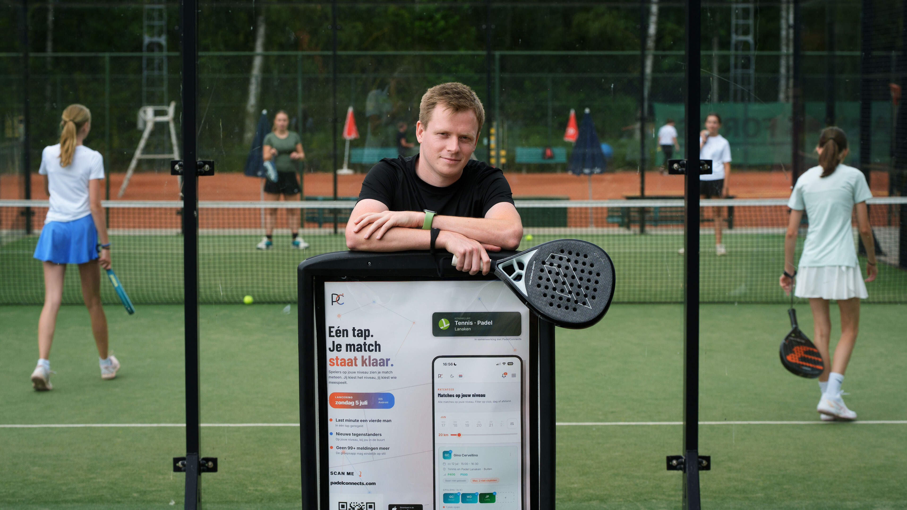 Romain Houben (28) uit Maastricht verbetert chaotische WhatsAppgroepen binnen padelclubs met zelfgeb