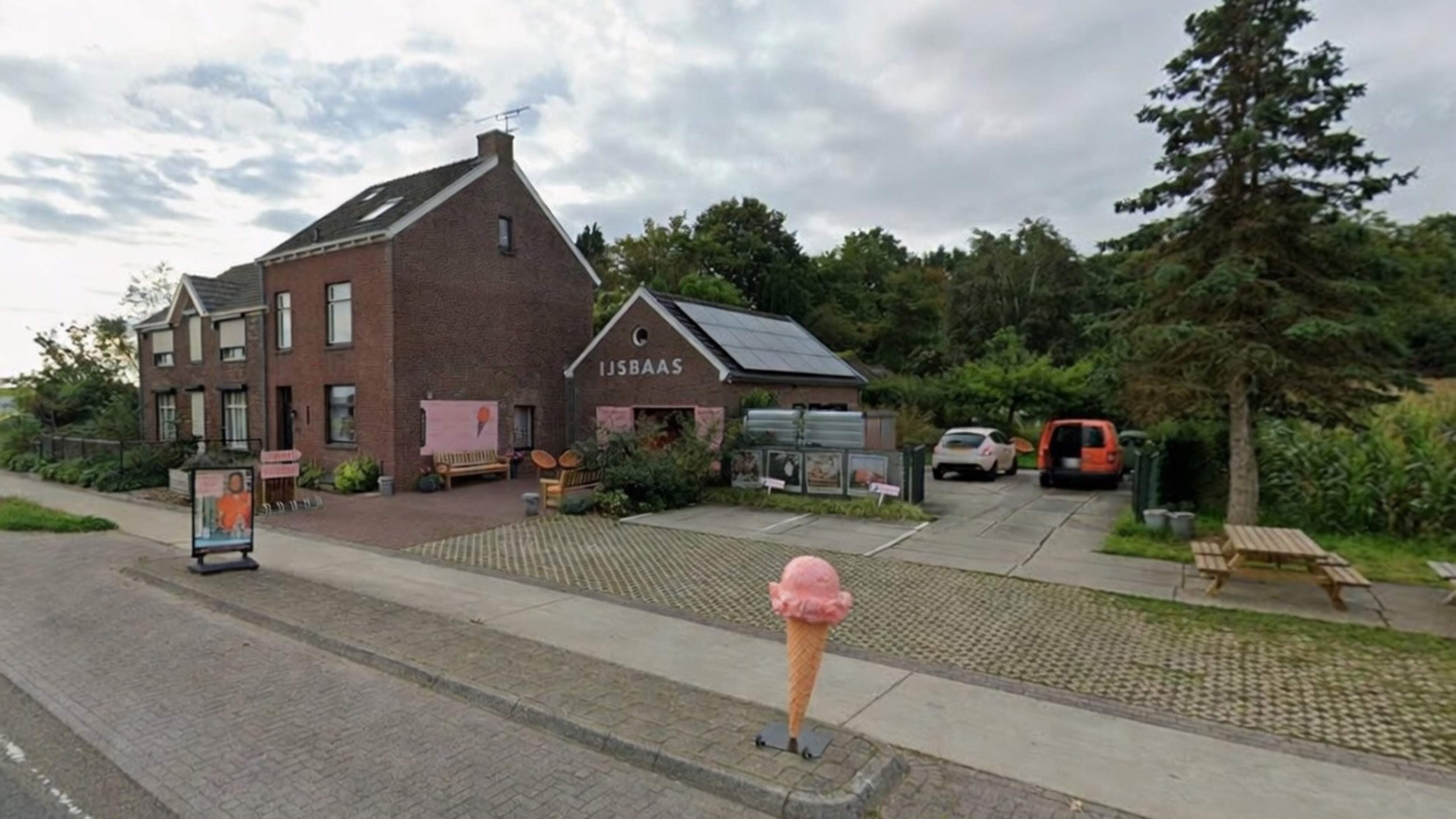 IJssalon in Margraten moet na Pasen stoppen met verkoop langs drukke Rijksweg