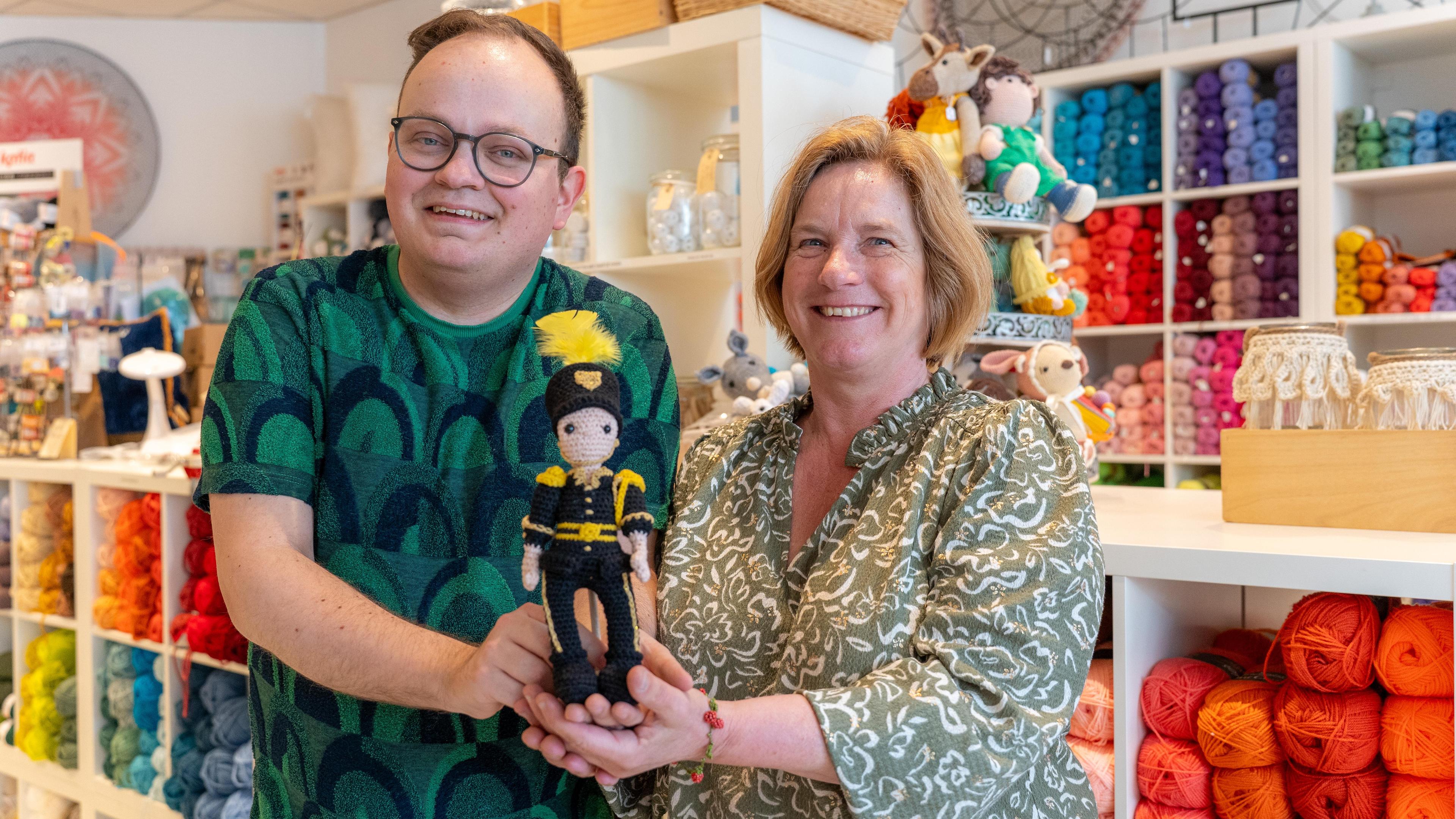 Handwerkwinkel in Heythuysen haakt met Sjang, de miniatuurversie van OLS-winnaar Sint Nicolaas, crea