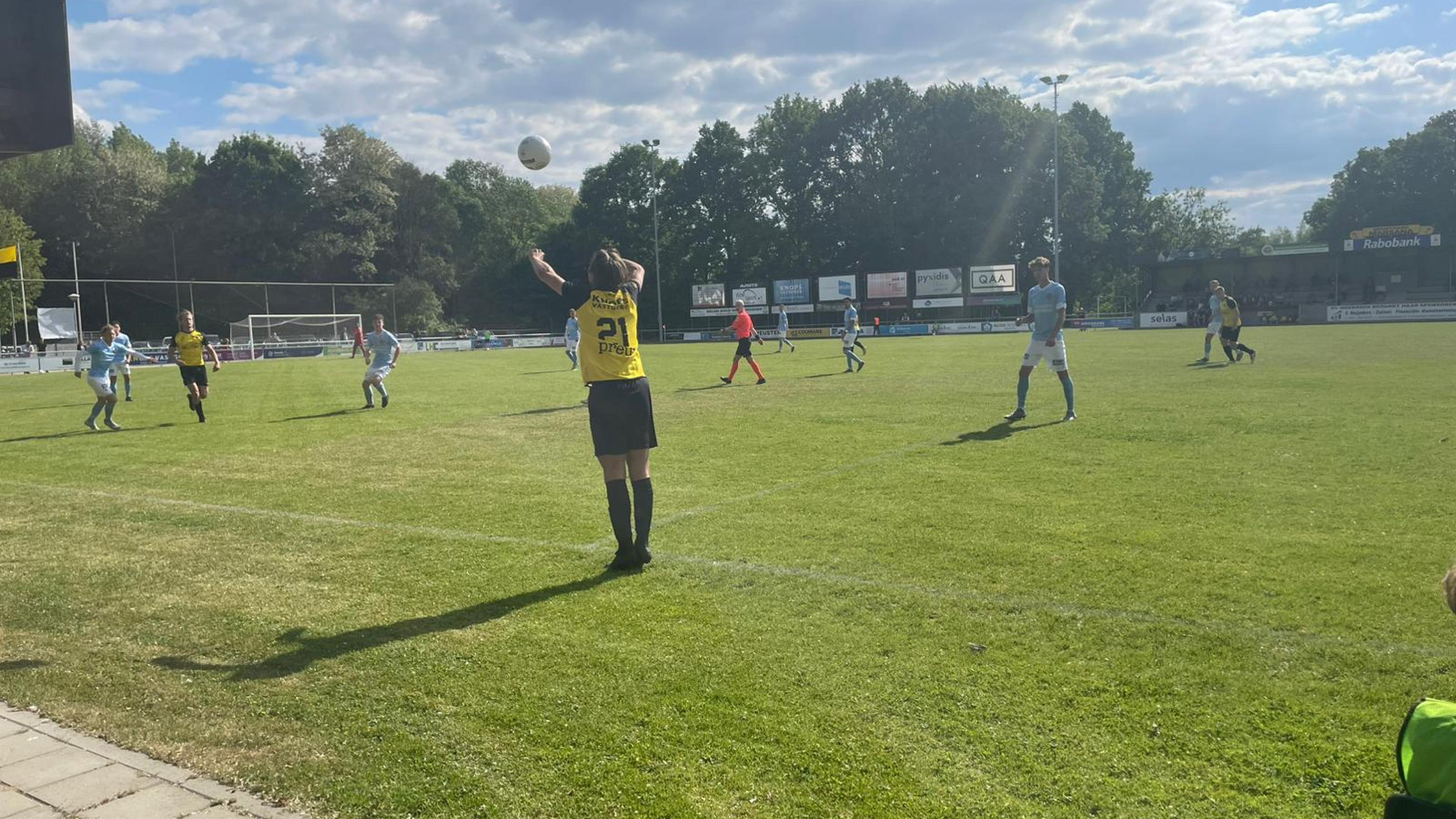 Slap SV Meerssen gaat in laatste thuisduel van de competitie flink onderuit: ‘Een offday en Meerssen